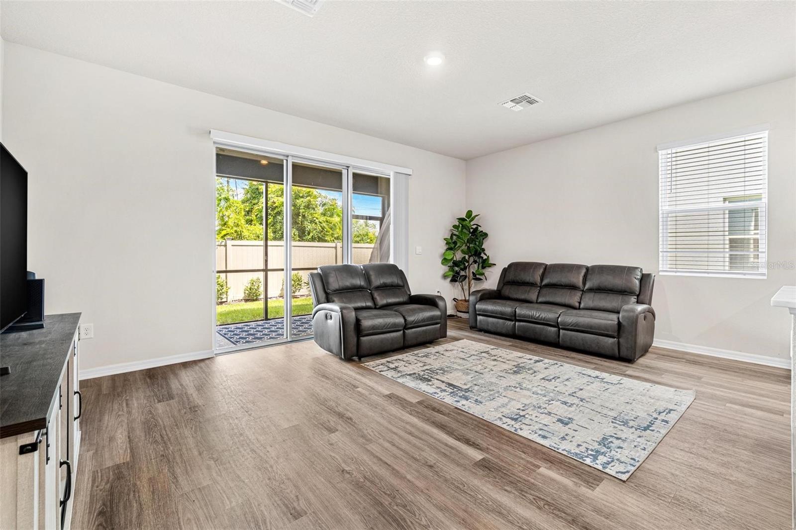Image 11 of 35 For 829 Horizon Way