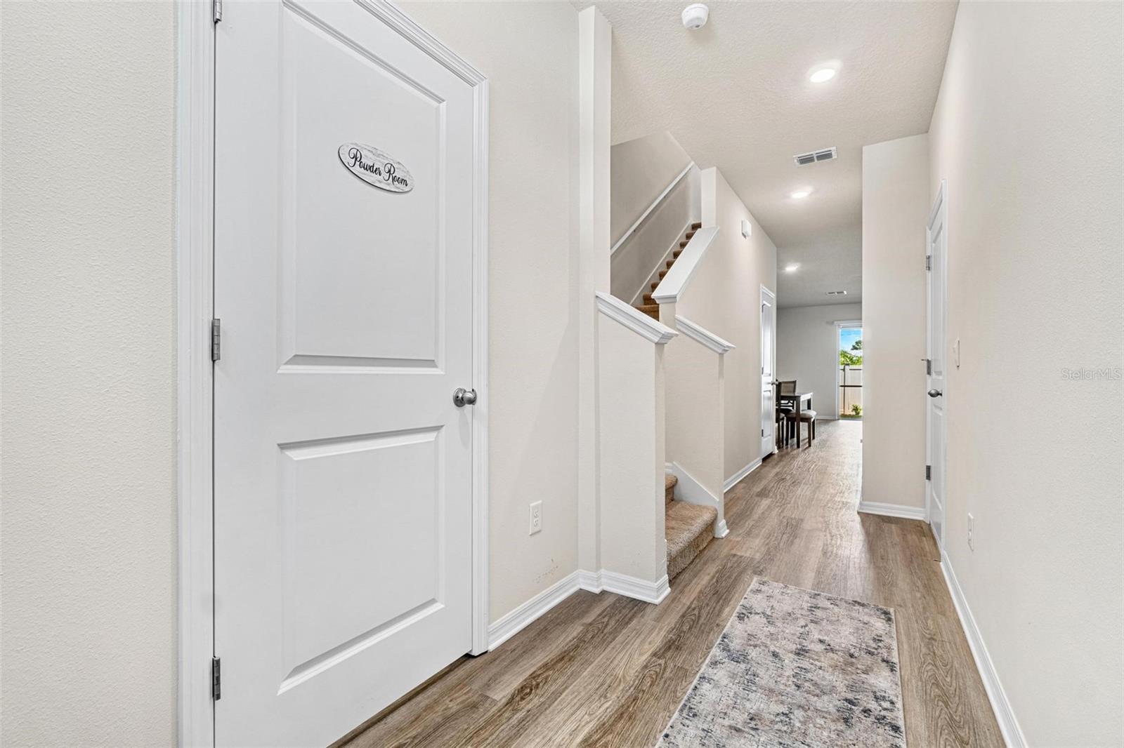 Image 17 of 35 For 829 Horizon Way