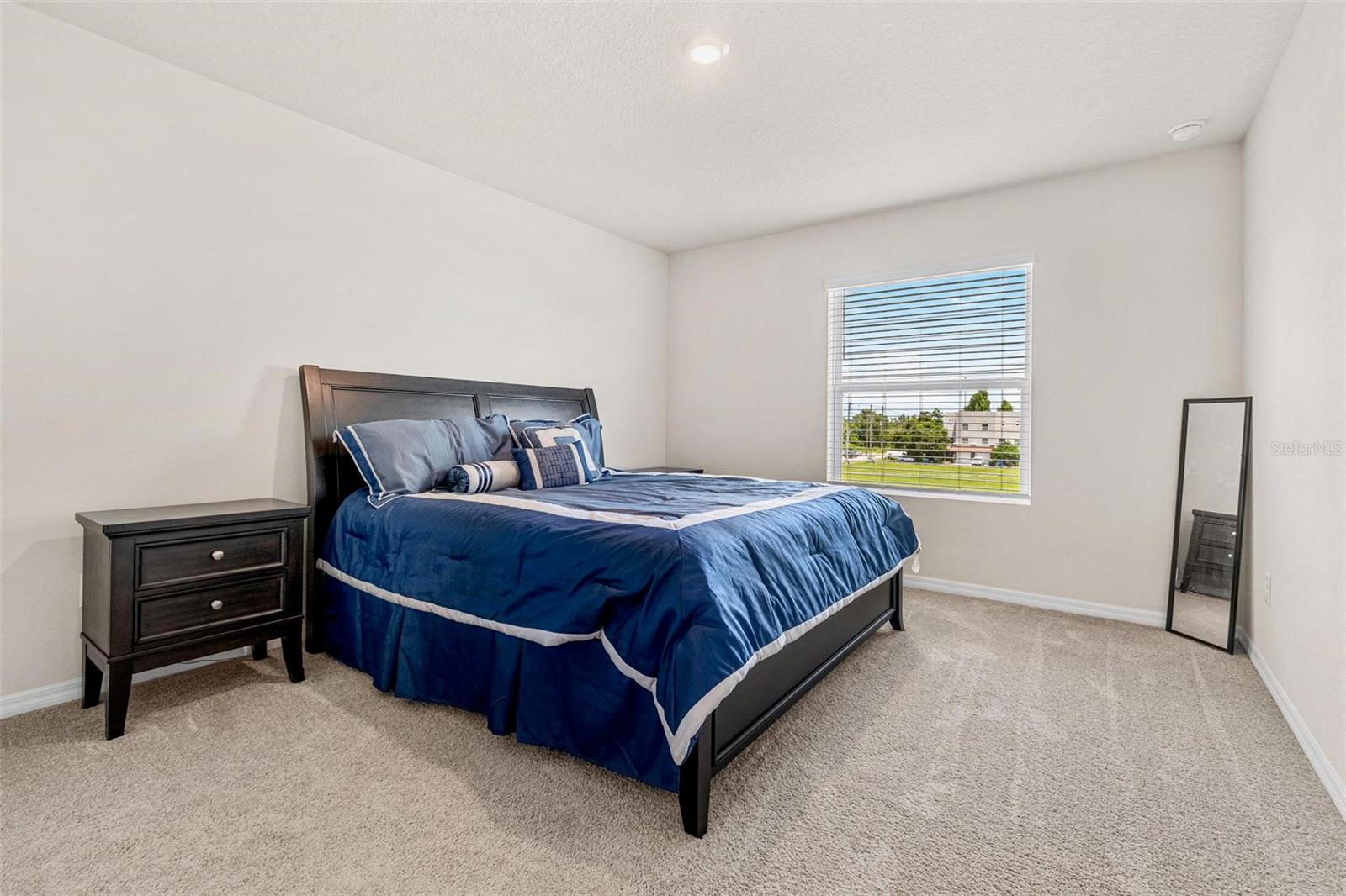 Image 18 of 35 For 829 Horizon Way