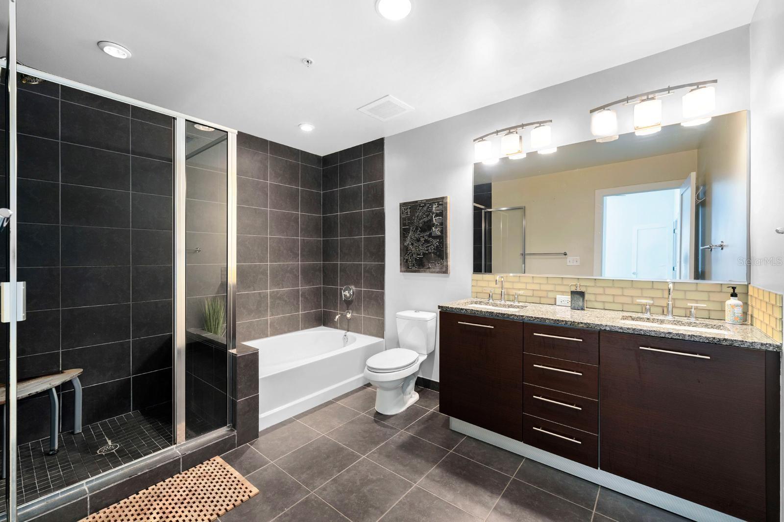 Image 12 of 39 For 400 4th Avenue S 1001