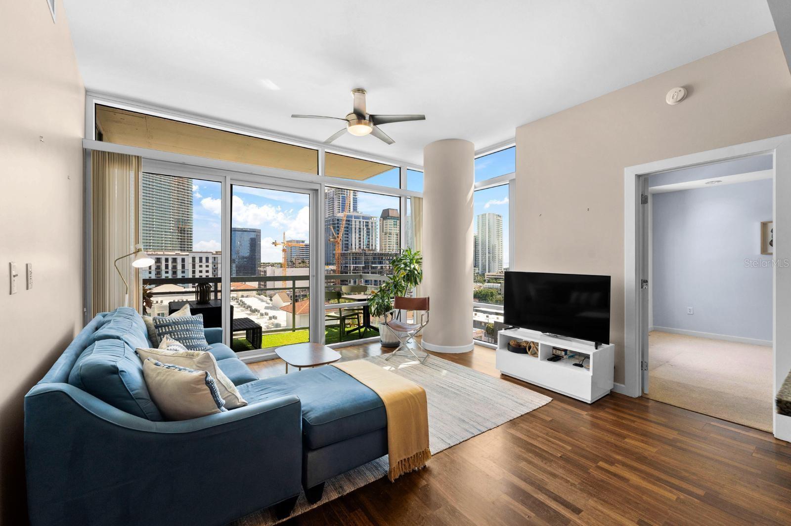 Image 4 of 39 For 400 4th Avenue S 1001