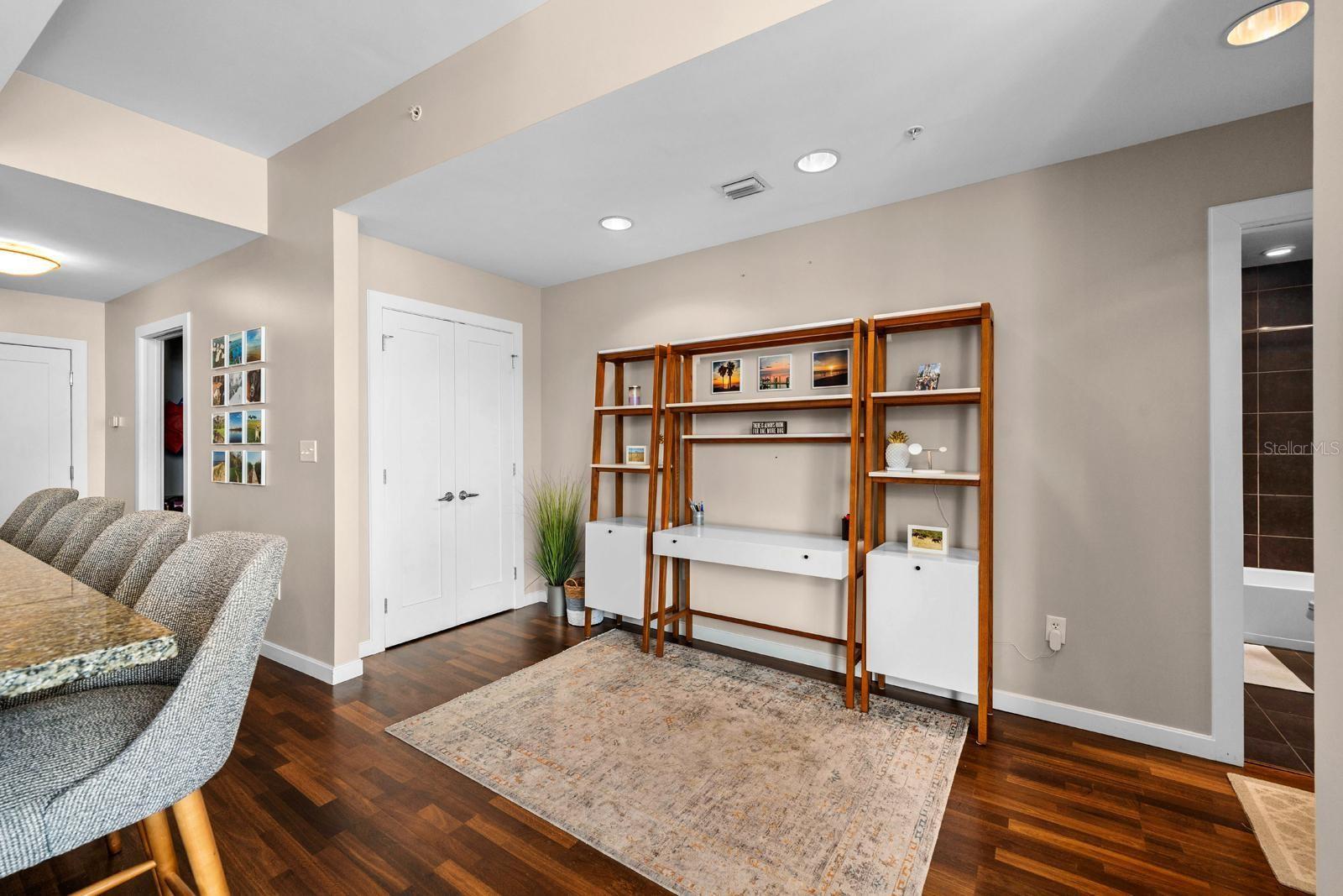 Image 9 of 39 For 400 4th Avenue S 1001