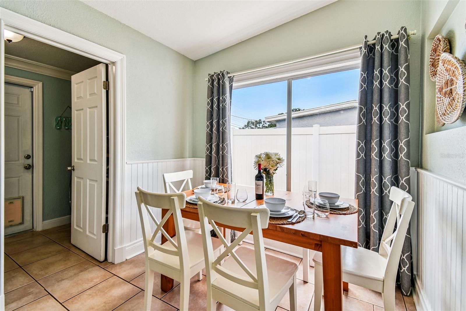 Image 14 of 51 For 10944 106th Avenue