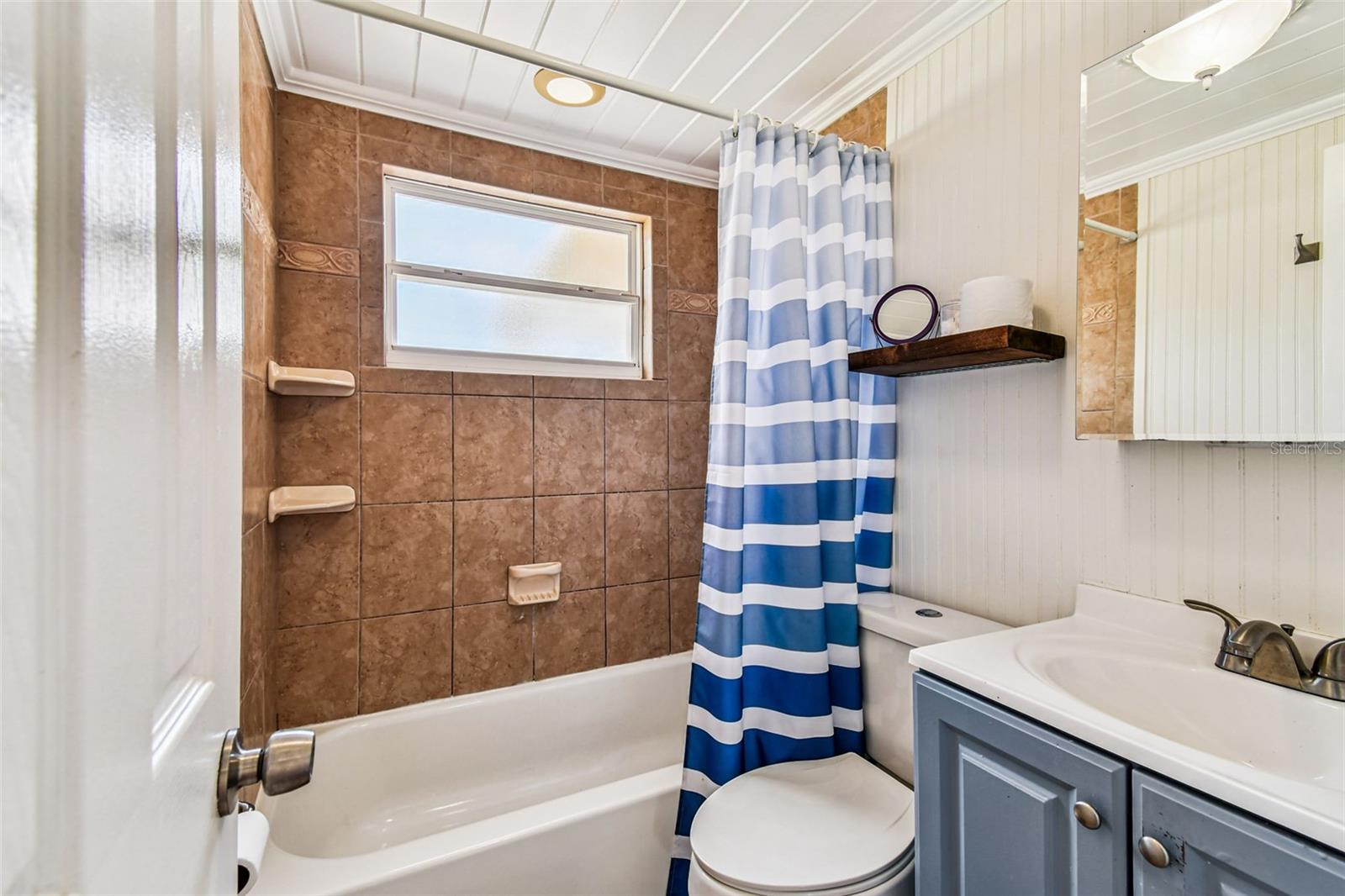 Image 20 of 51 For 10944 106th Avenue