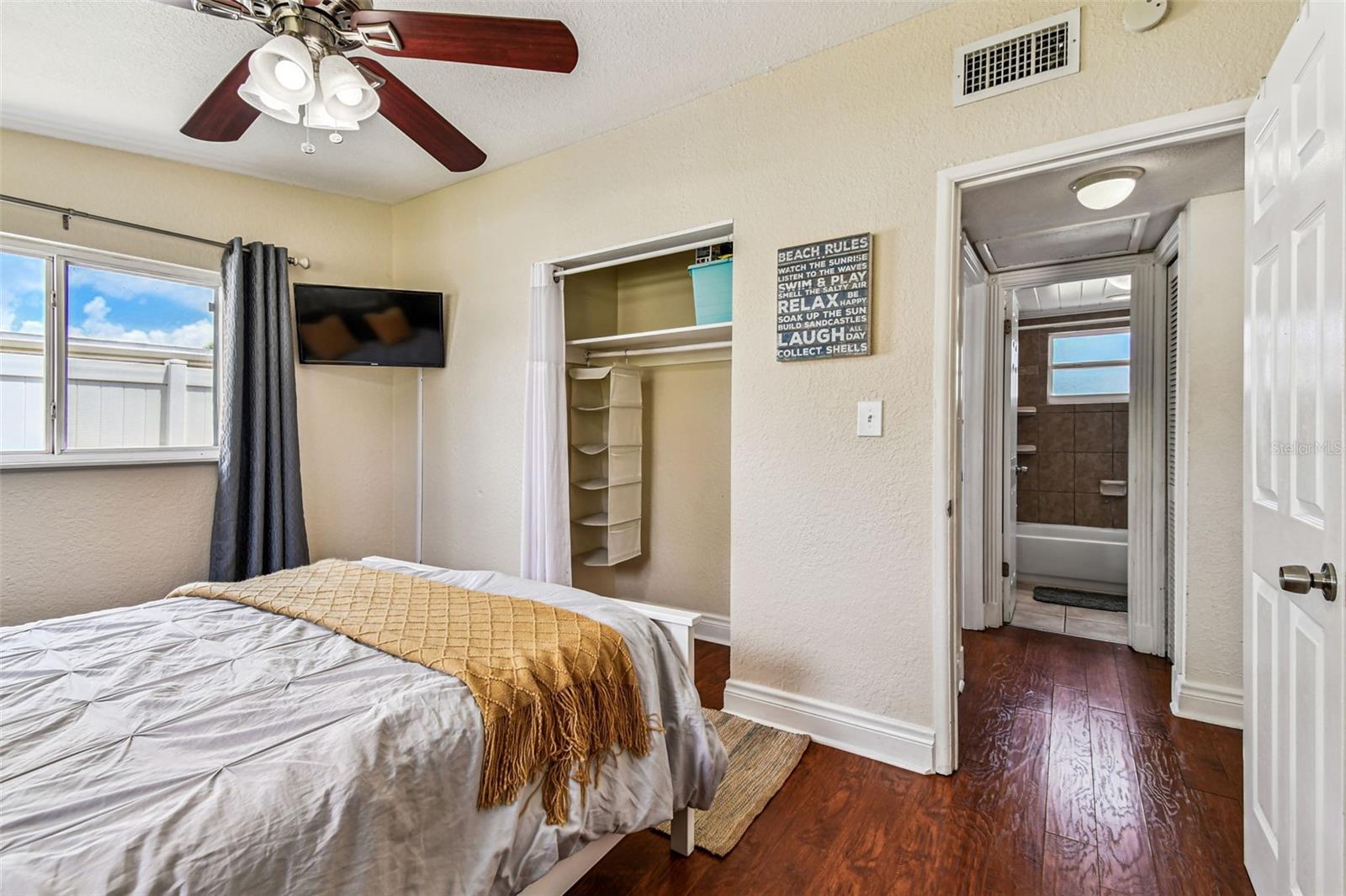 Image 24 of 51 For 10944 106th Avenue