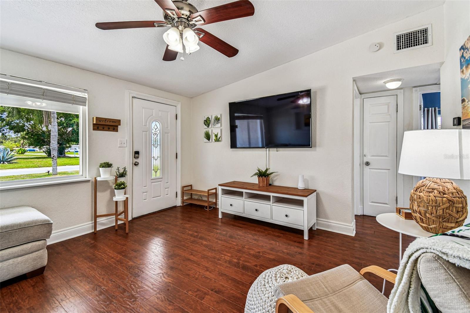 Image 6 of 51 For 10944 106th Avenue