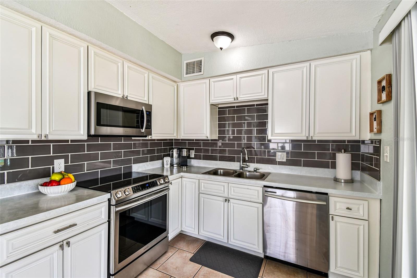 Image 8 of 51 For 10944 106th Avenue