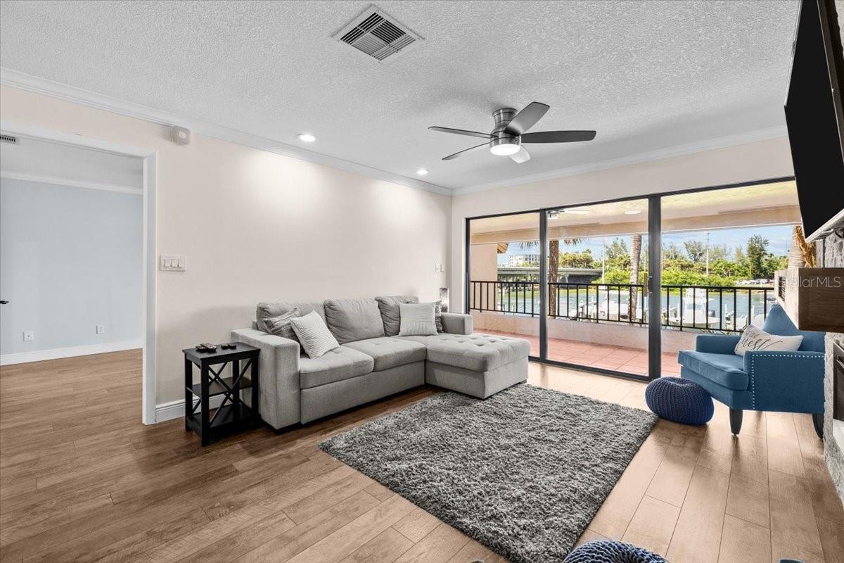 Image 14 of 40 For 4780 Brittany Drive S 111