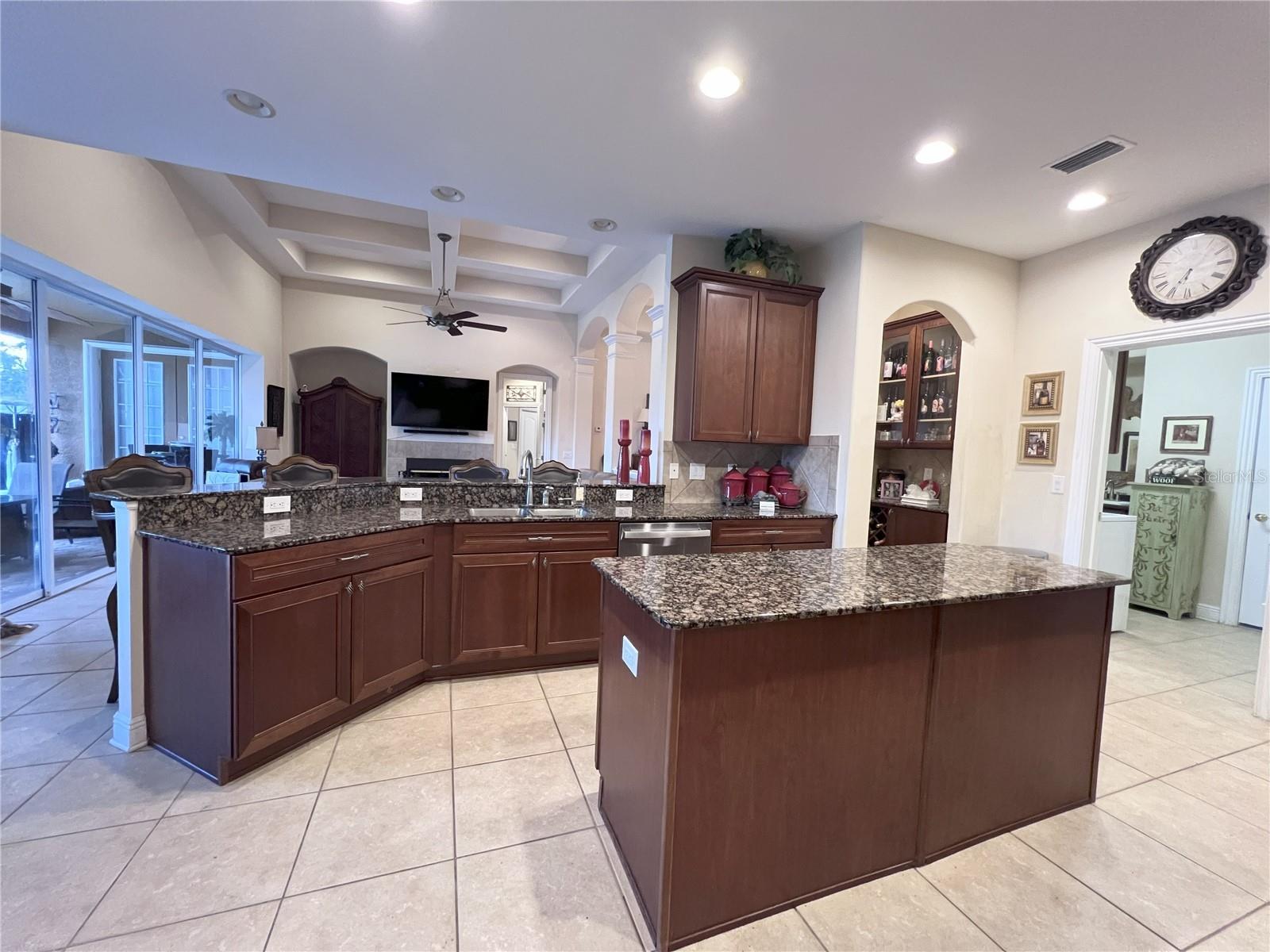 Image 18 of 43 For 10644 Garda Drive