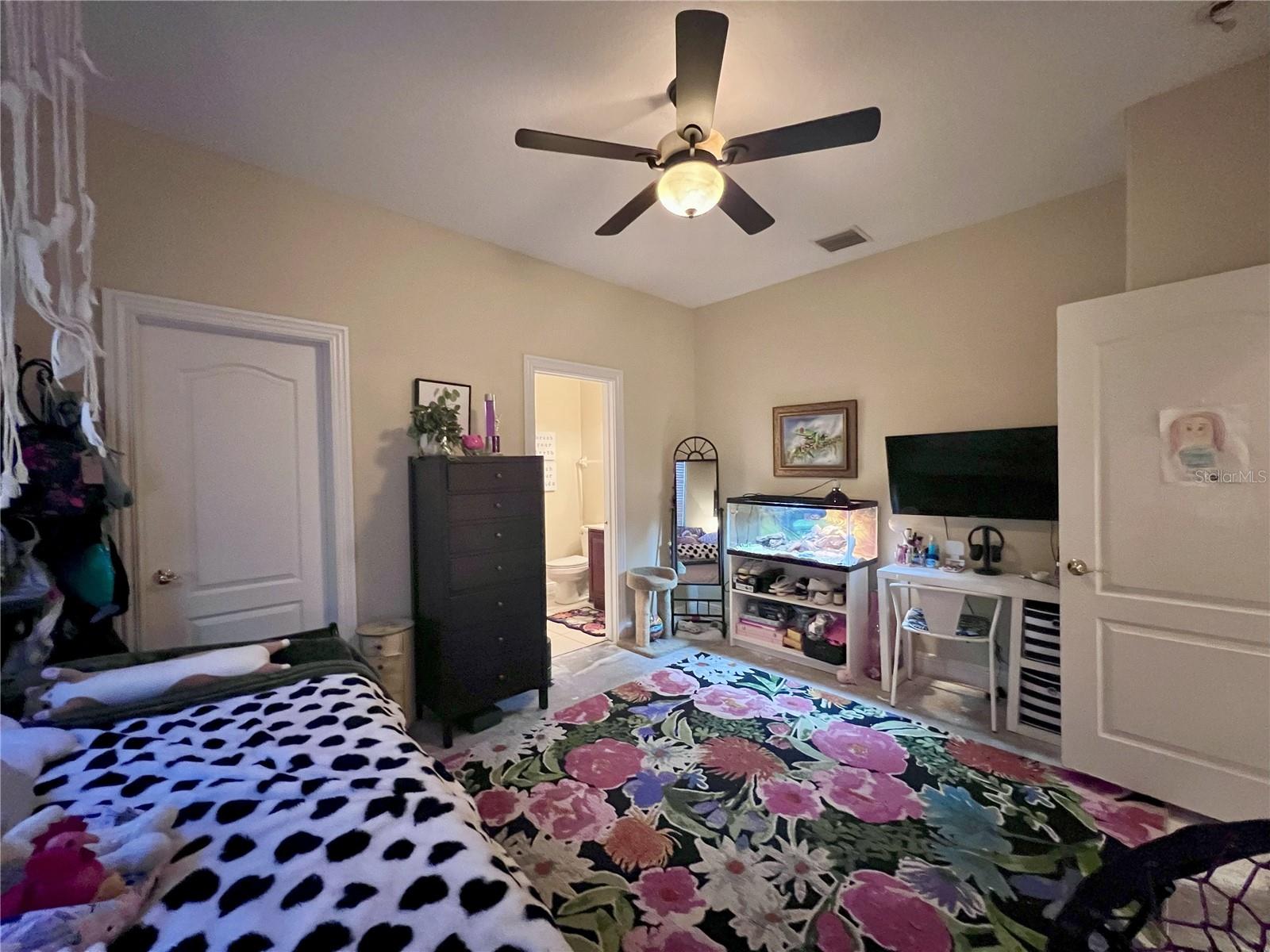 Image 33 of 43 For 10644 Garda Drive