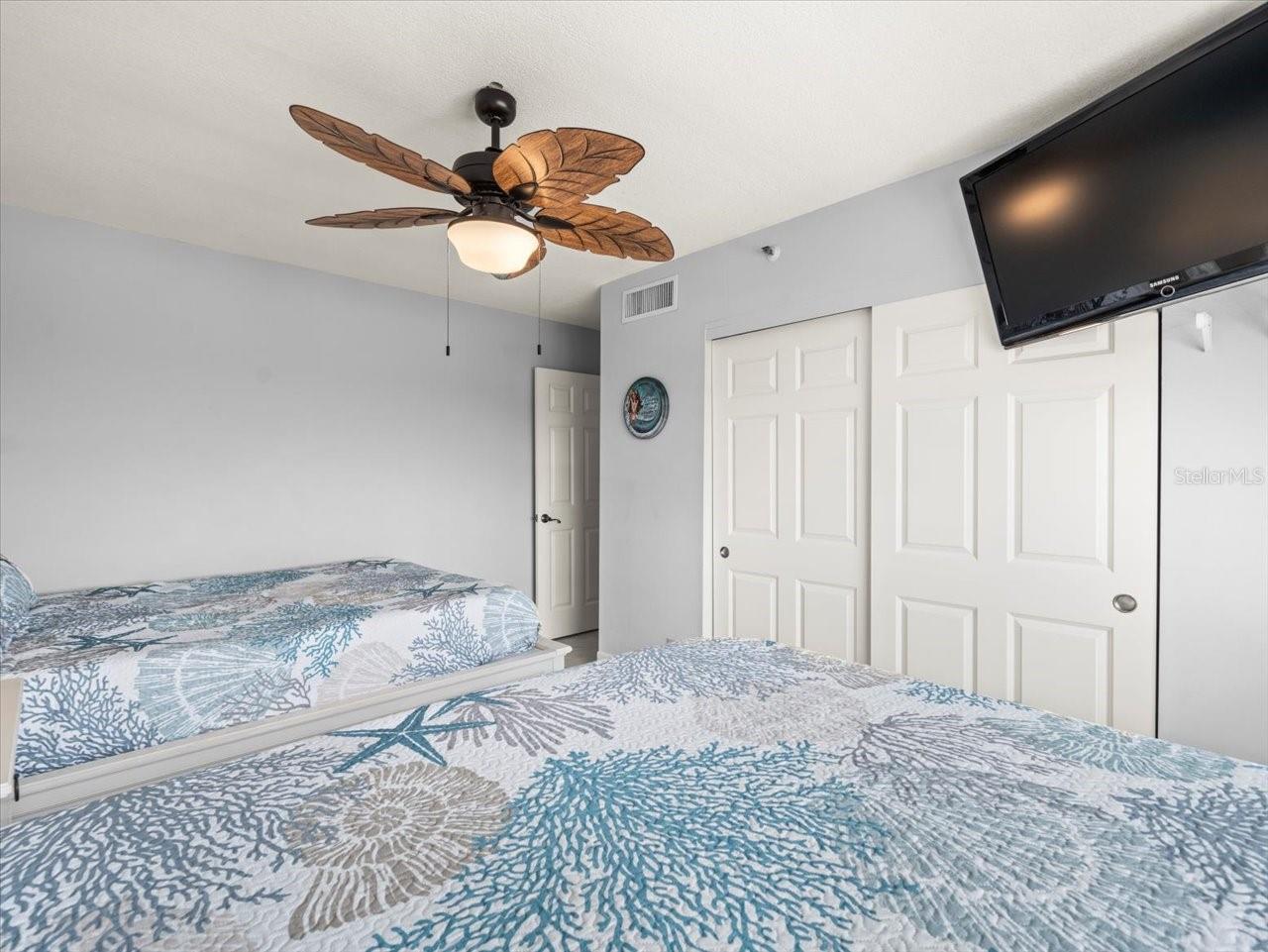 Image 37 of 53 For 18400 Gulf Boulevard 2506