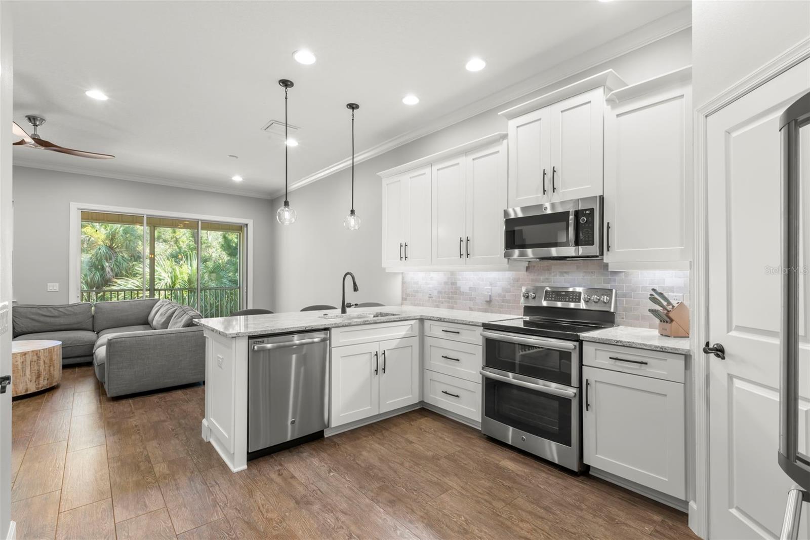 Image 18 of 66 For 3155 Moorings Drive S