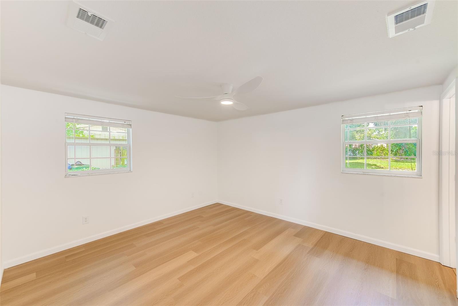 Image 15 of 36 For 9310 Oakleaf Avenue