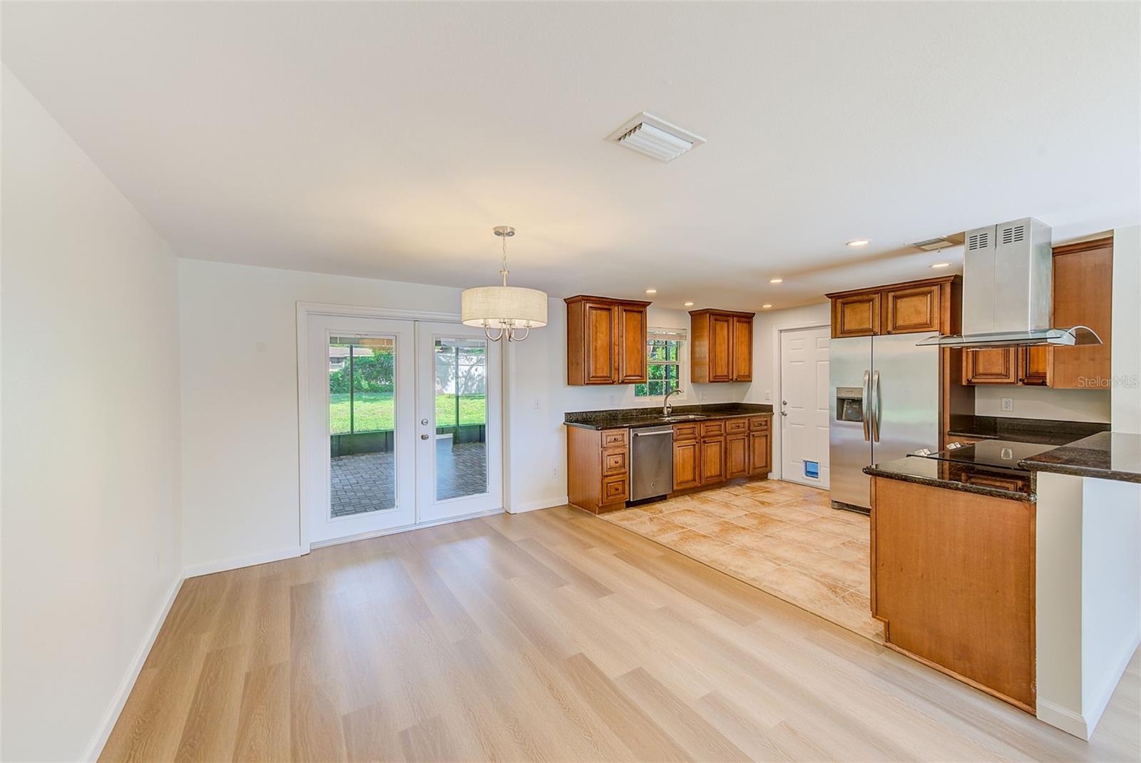Image 3 of 36 For 9310 Oakleaf Avenue