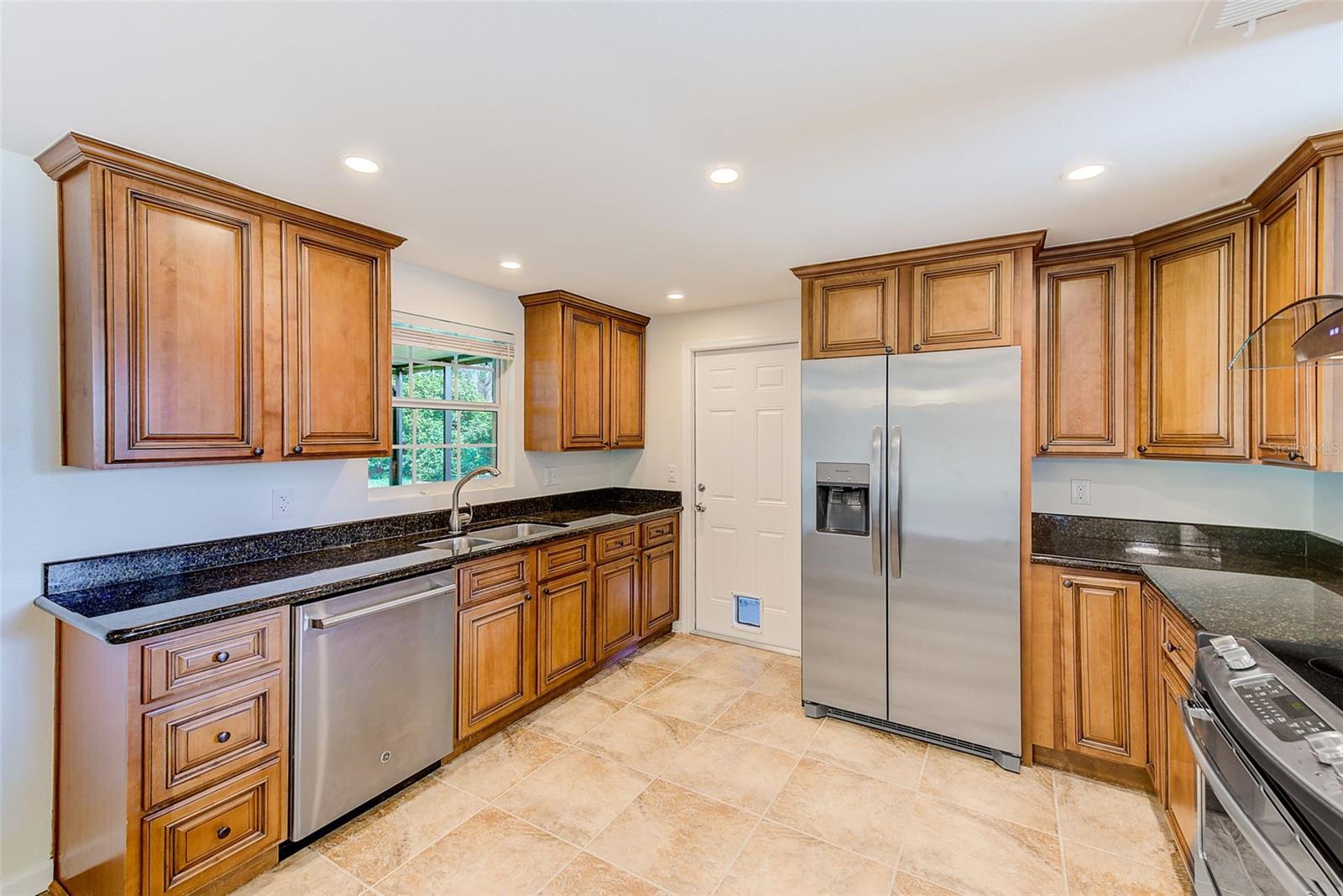 Image 7 of 36 For 9310 Oakleaf Avenue