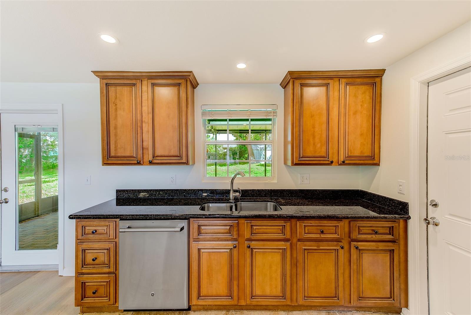 Image 9 of 36 For 9310 Oakleaf Avenue