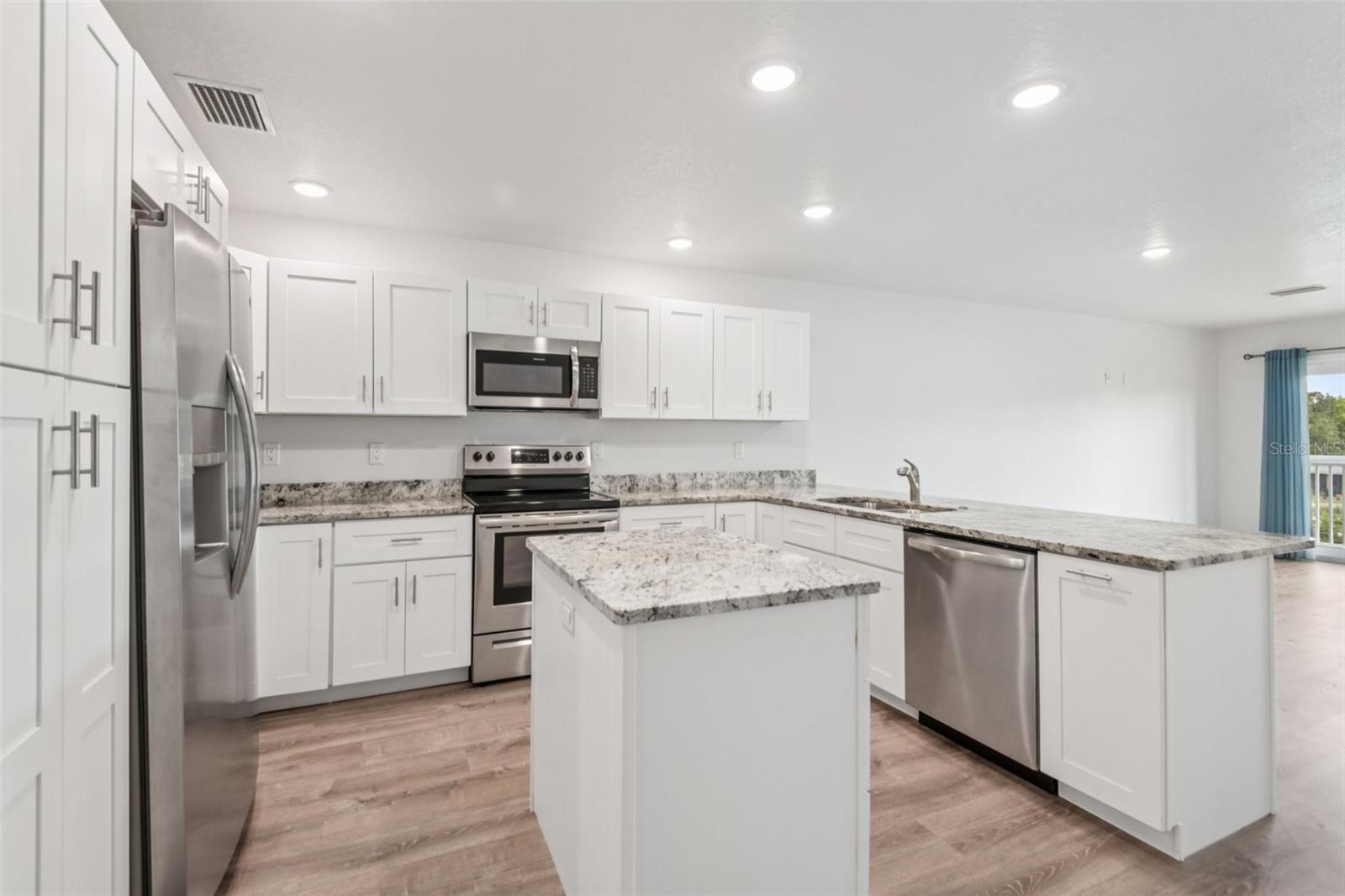 Image 10 of 39 For 6873 Clark Street