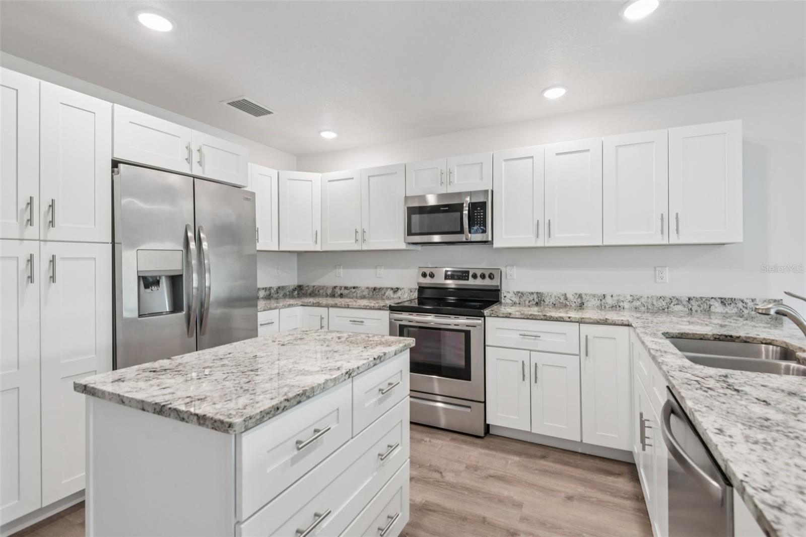 Image 11 of 39 For 6873 Clark Street