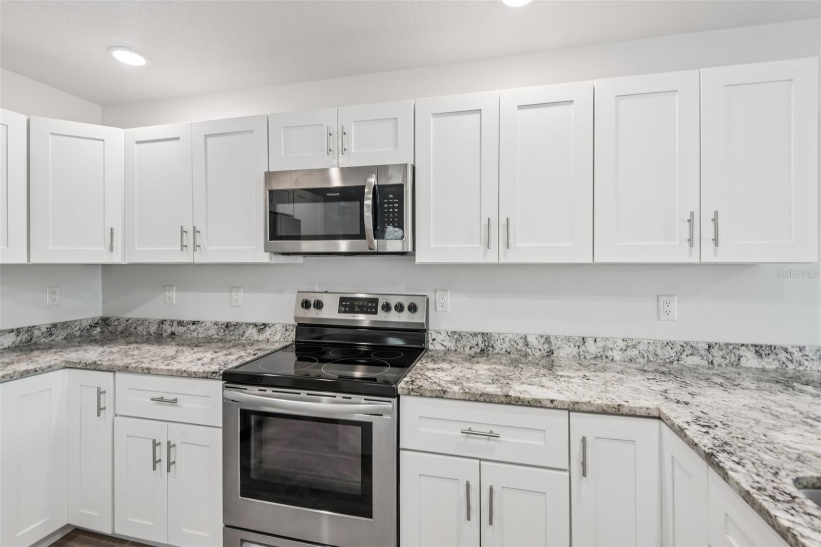 Image 12 of 39 For 6873 Clark Street