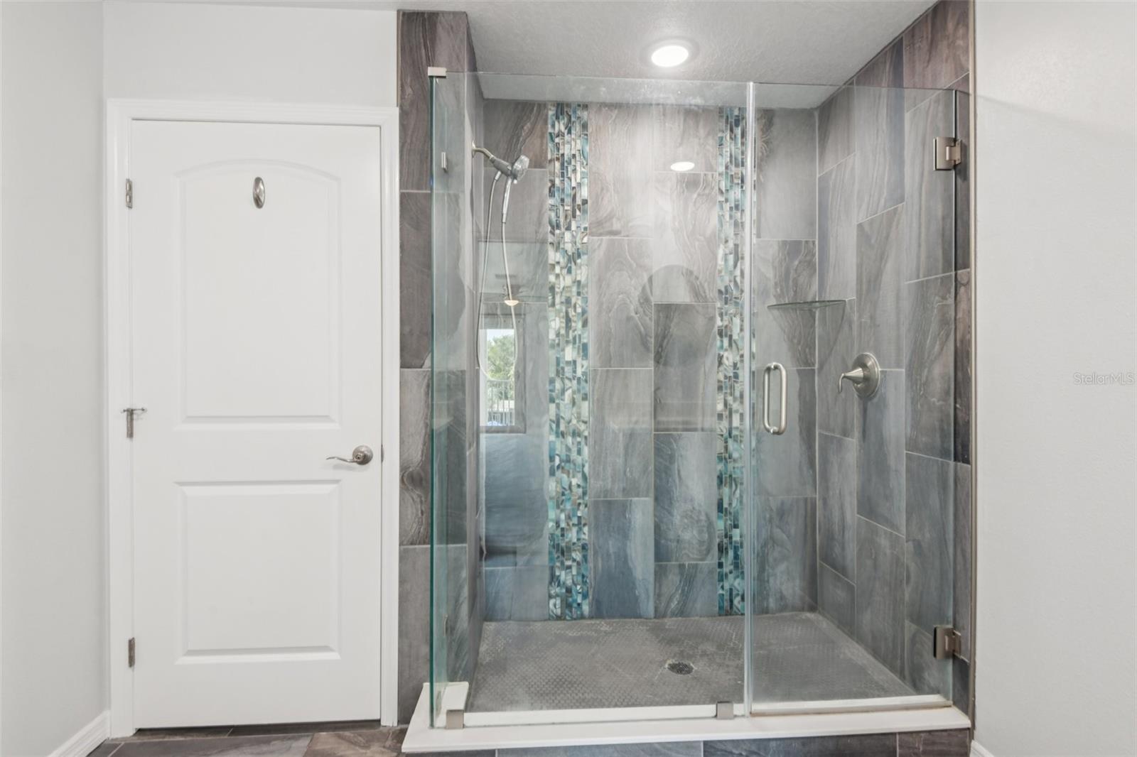 Image 19 of 39 For 6873 Clark Street
