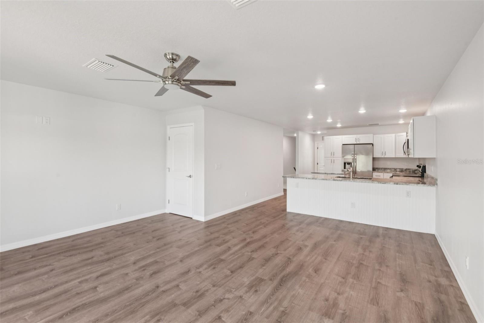 Image 9 of 39 For 6873 Clark Street