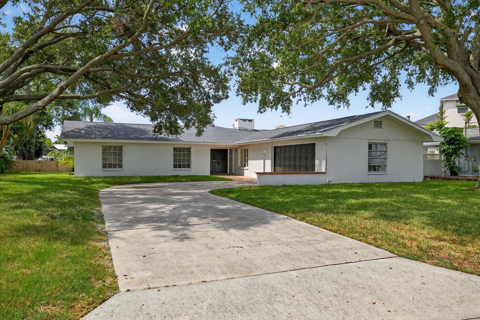 Listing photo id 8 for 120 Carlyle Circle