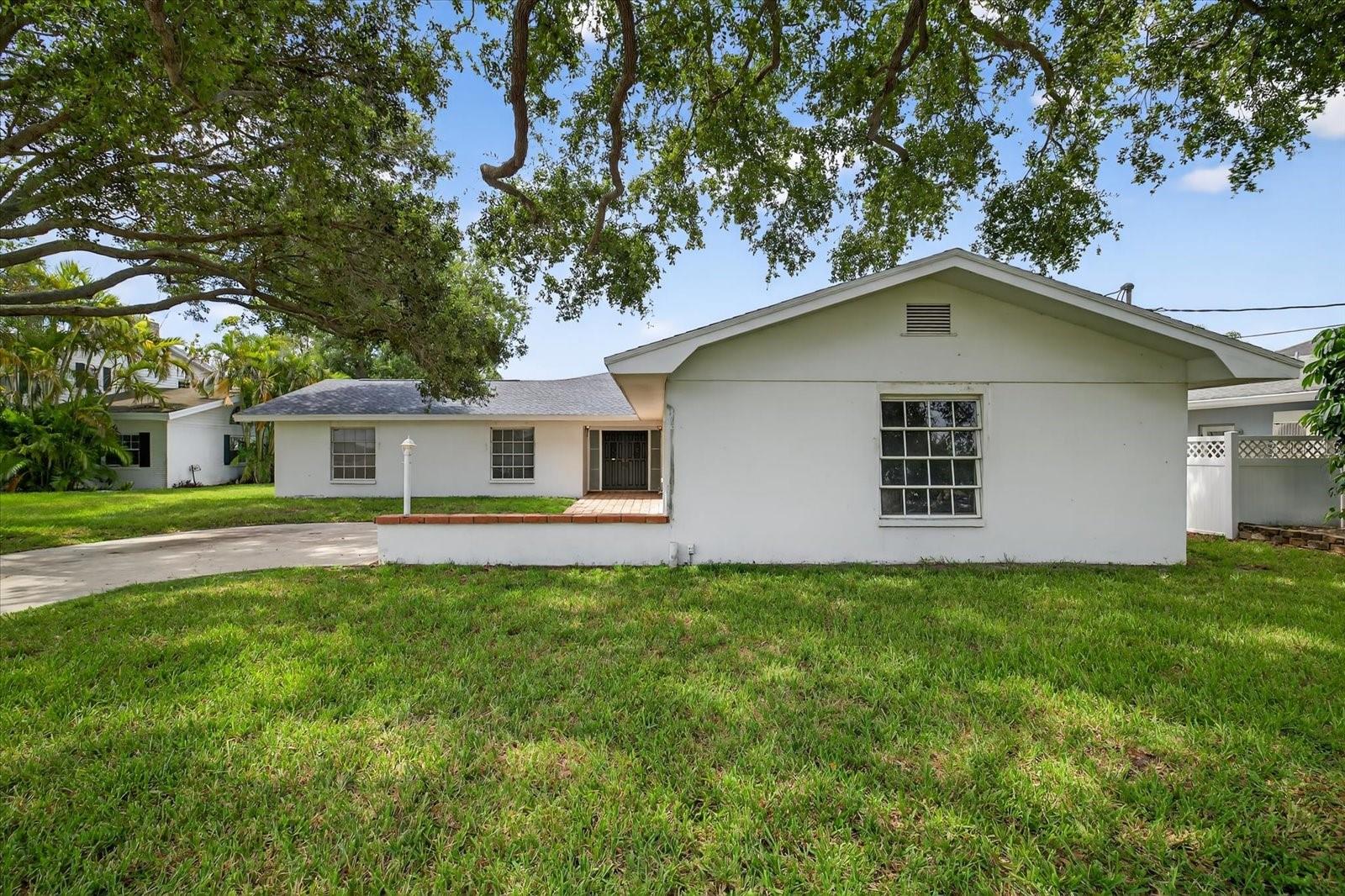 Listing photo id 9 for 120 Carlyle Circle
