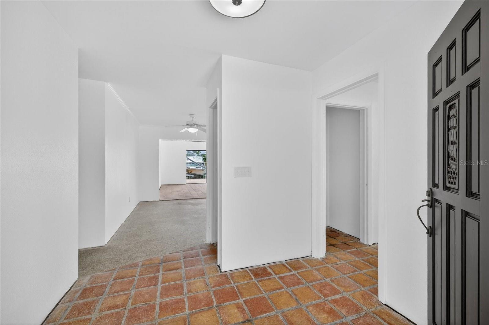 Listing photo id 11 for 120 Carlyle Circle