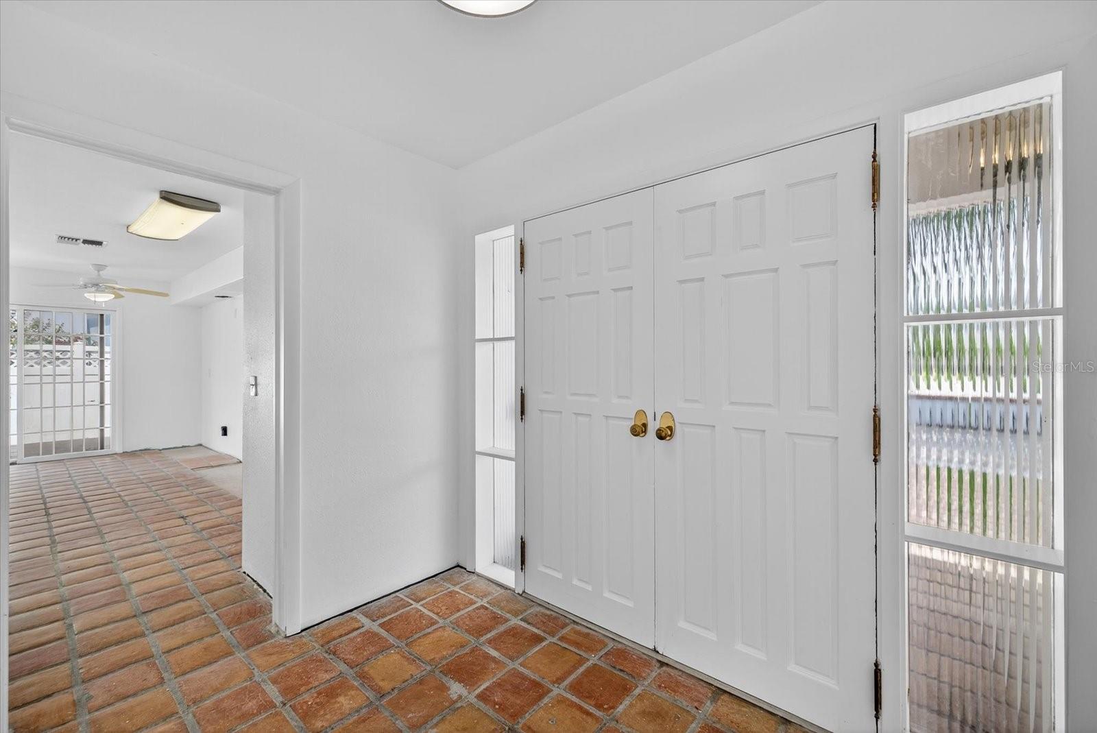 Listing photo id 13 for 120 Carlyle Circle