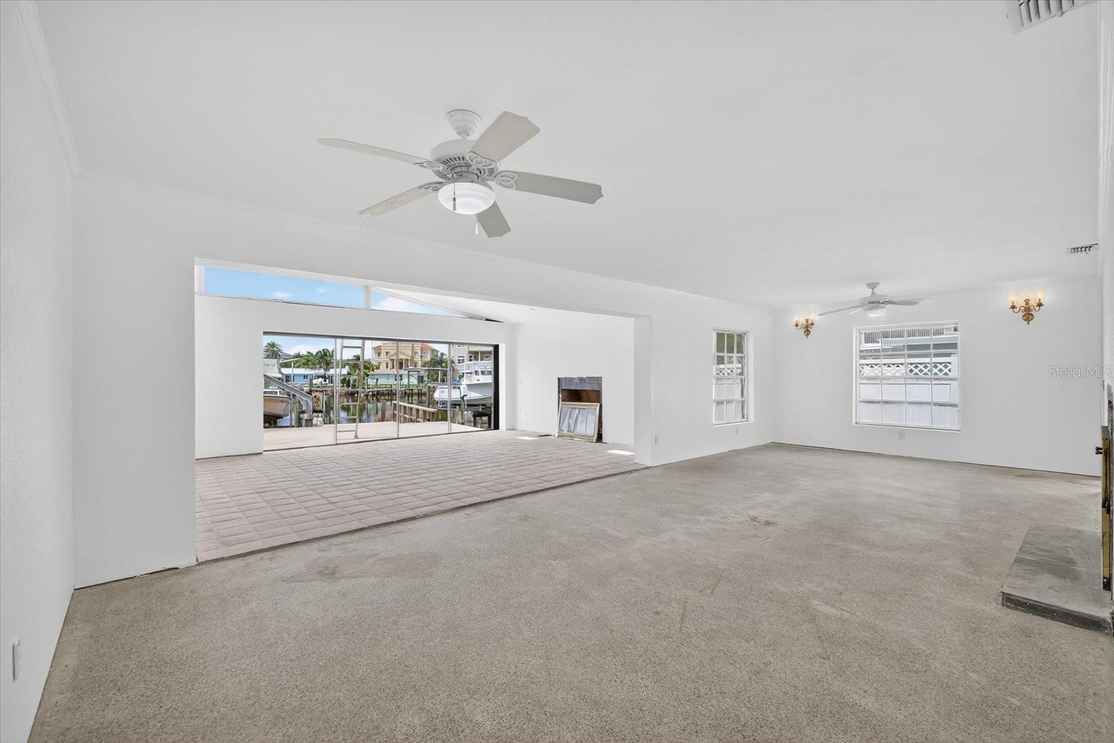 Listing photo id 14 for 120 Carlyle Circle