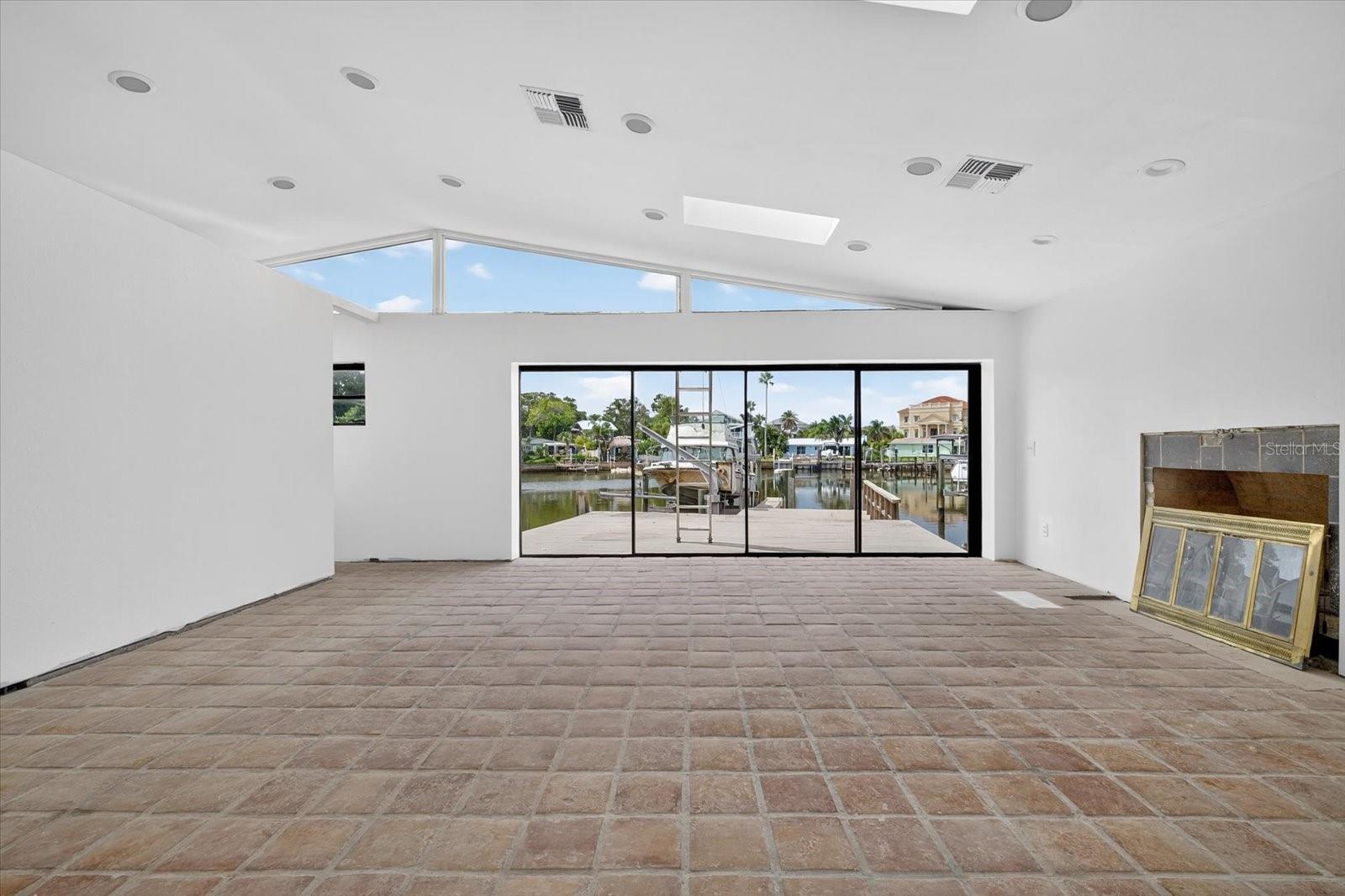 Listing photo id 17 for 120 Carlyle Circle
