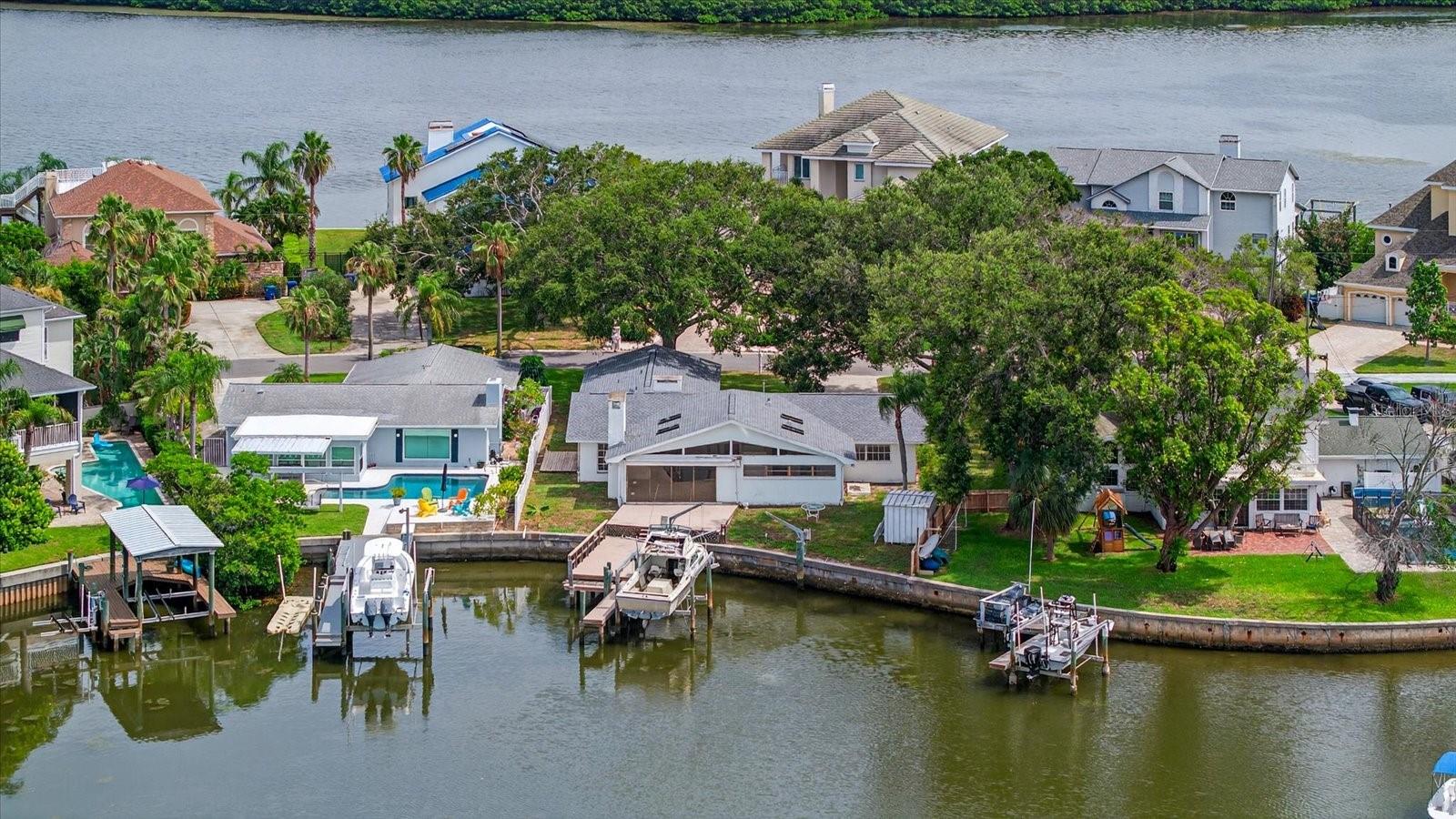 Listing photo id 3 for 120 Carlyle Circle