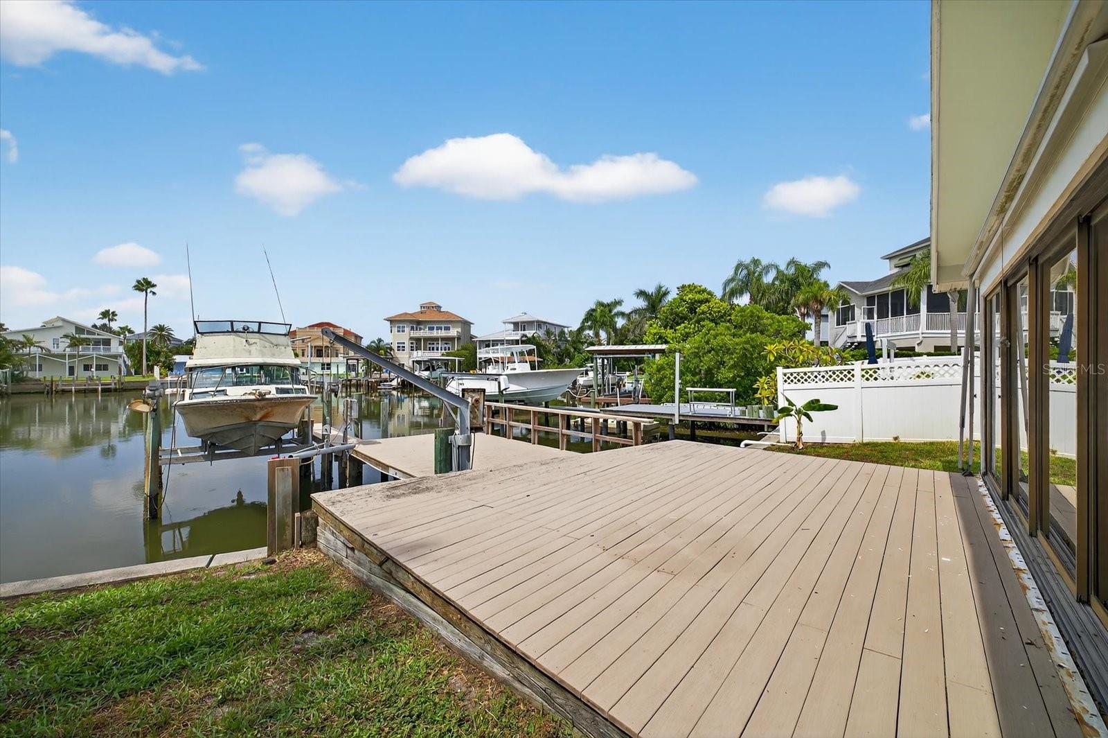 Listing photo id 5 for 120 Carlyle Circle