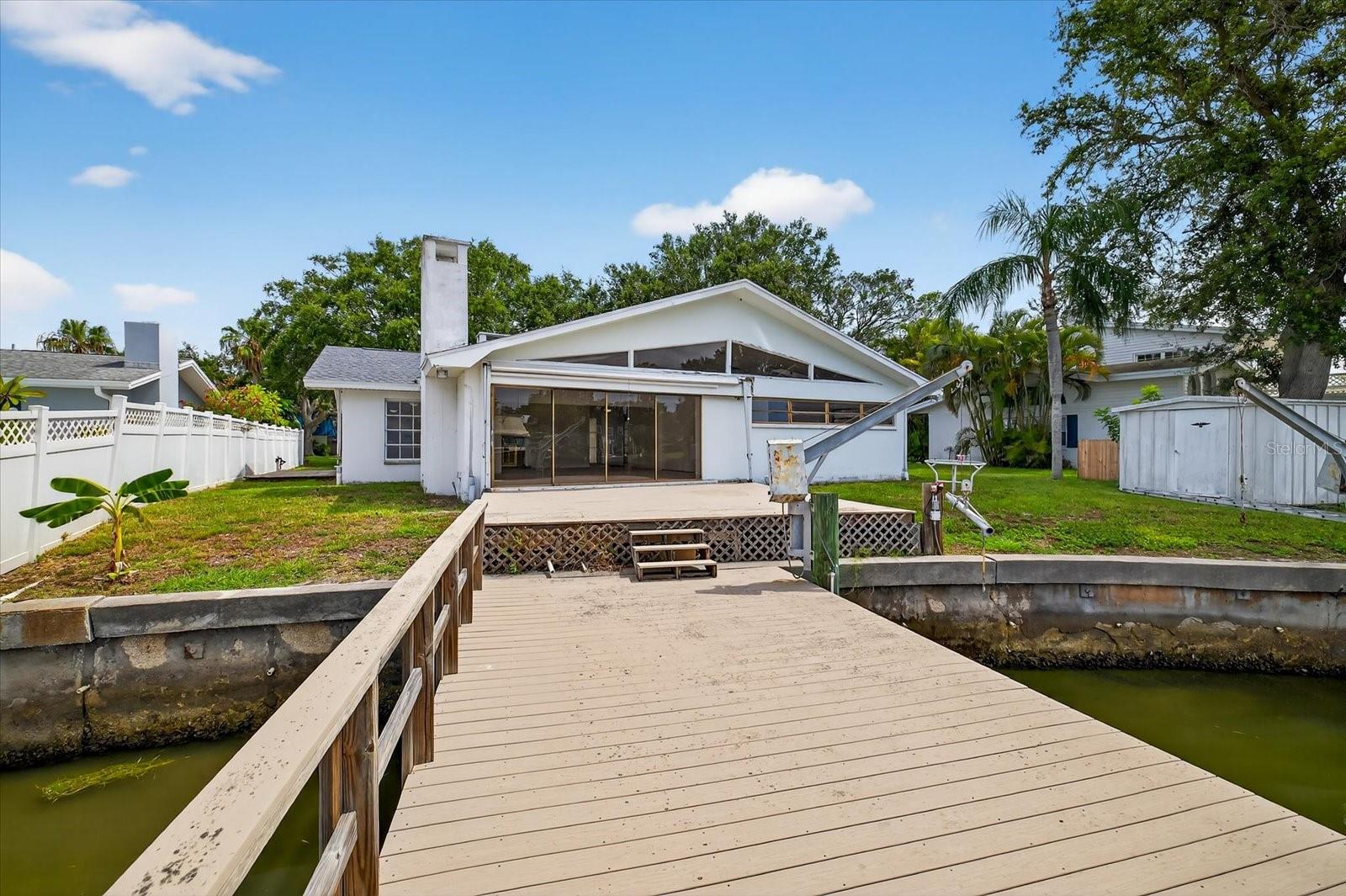 Listing photo id 6 for 120 Carlyle Circle