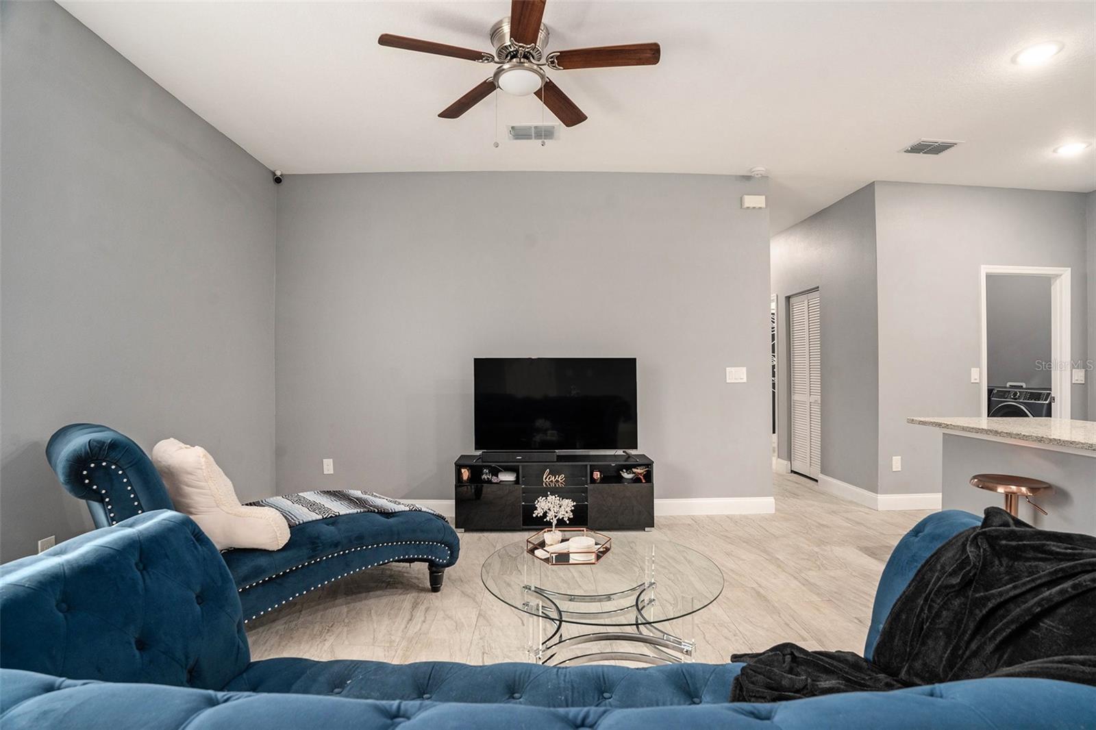 Image 8 of 27 For 4225 1-2 Palifox Street
