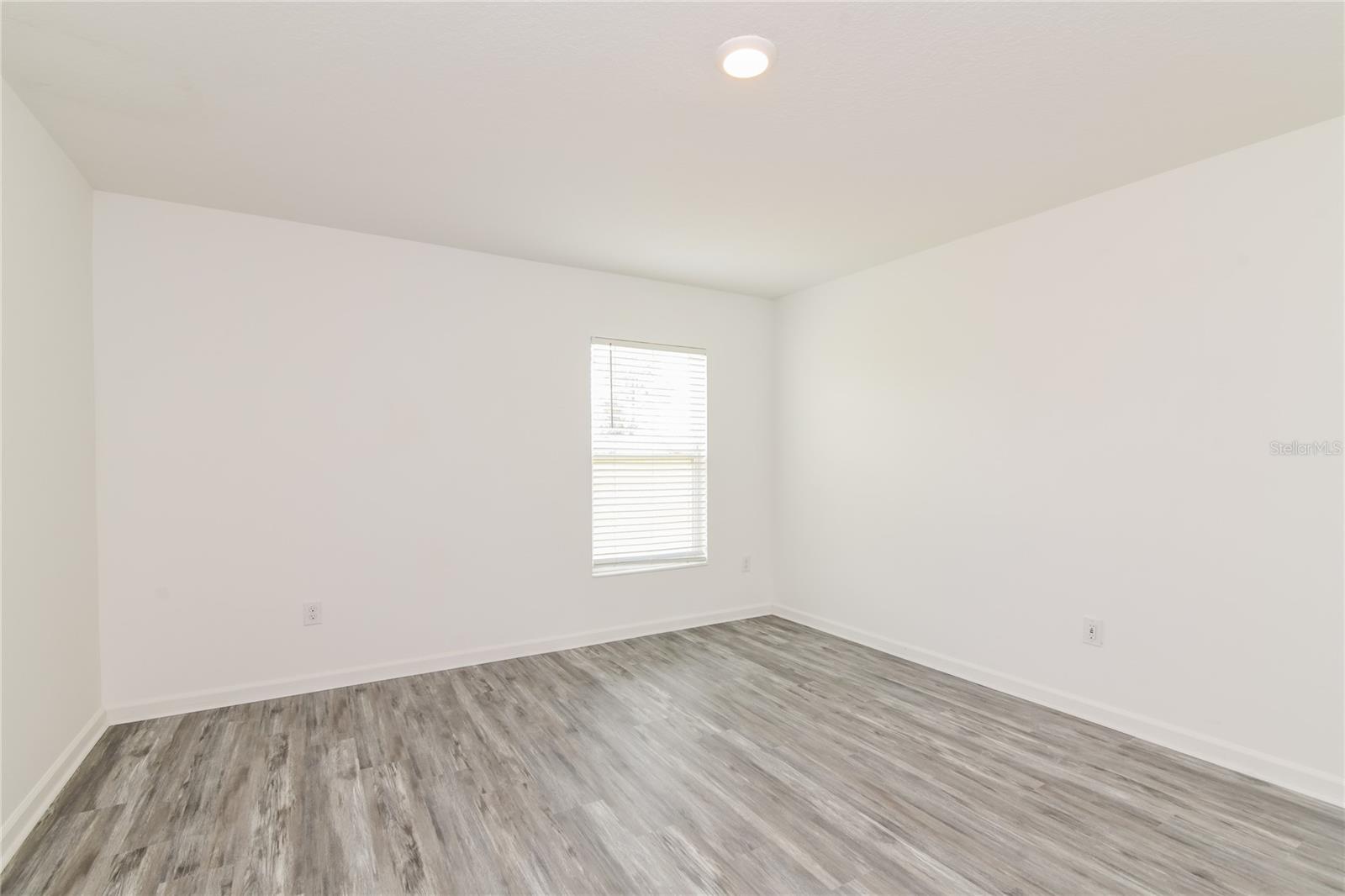 Image 10 of 20 For 1349 Lucerne Loop Road Ne