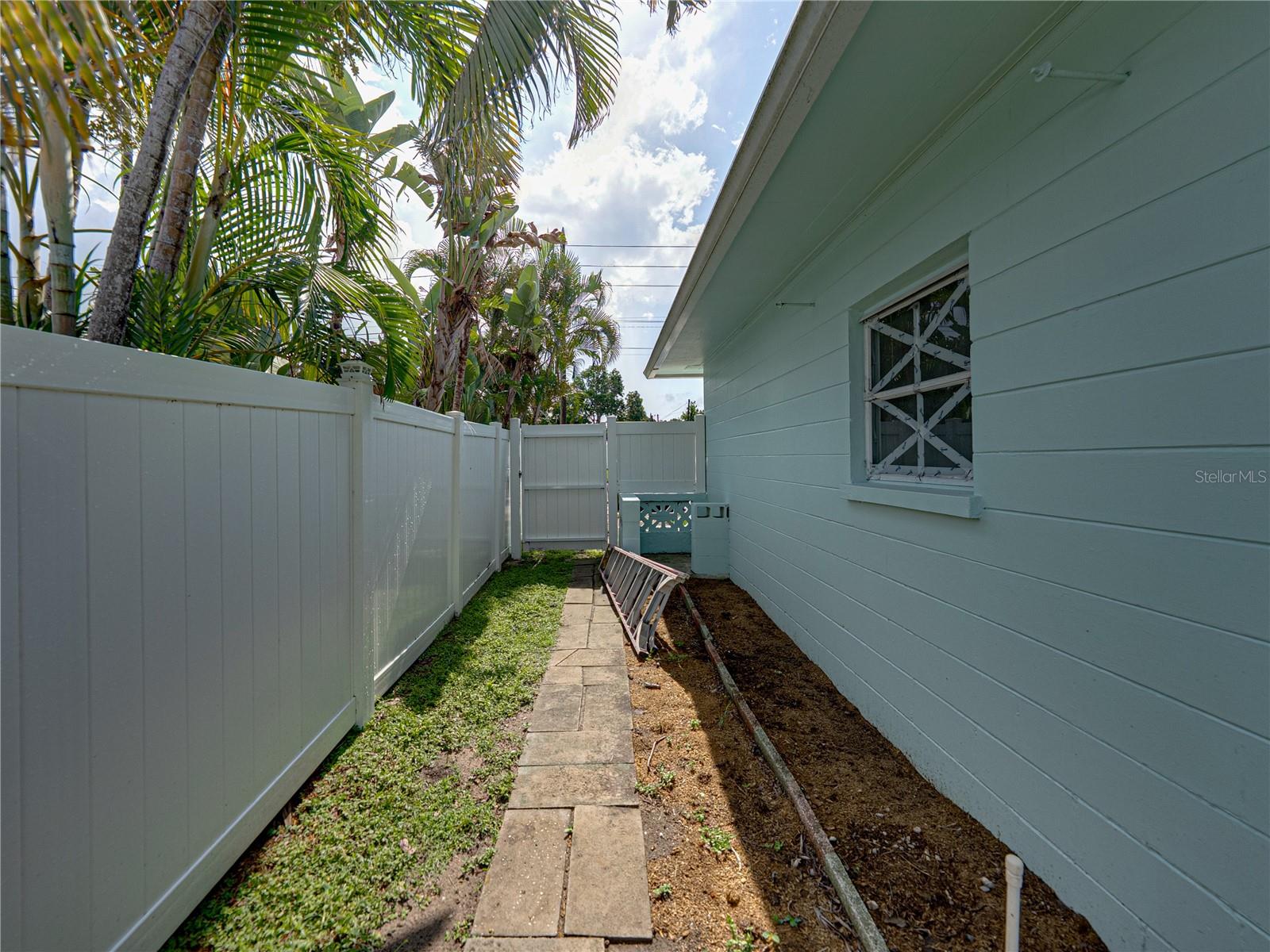 Image 36 of 50 For 3160 52nd Street N