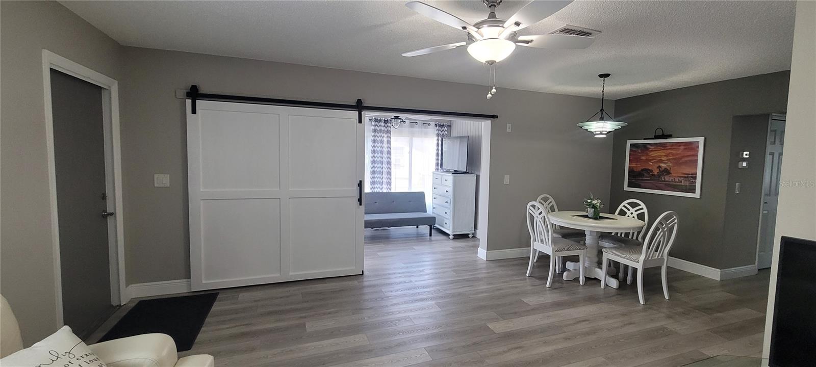 Image 12 of 26 For 226 Gloucester Boulevard 400