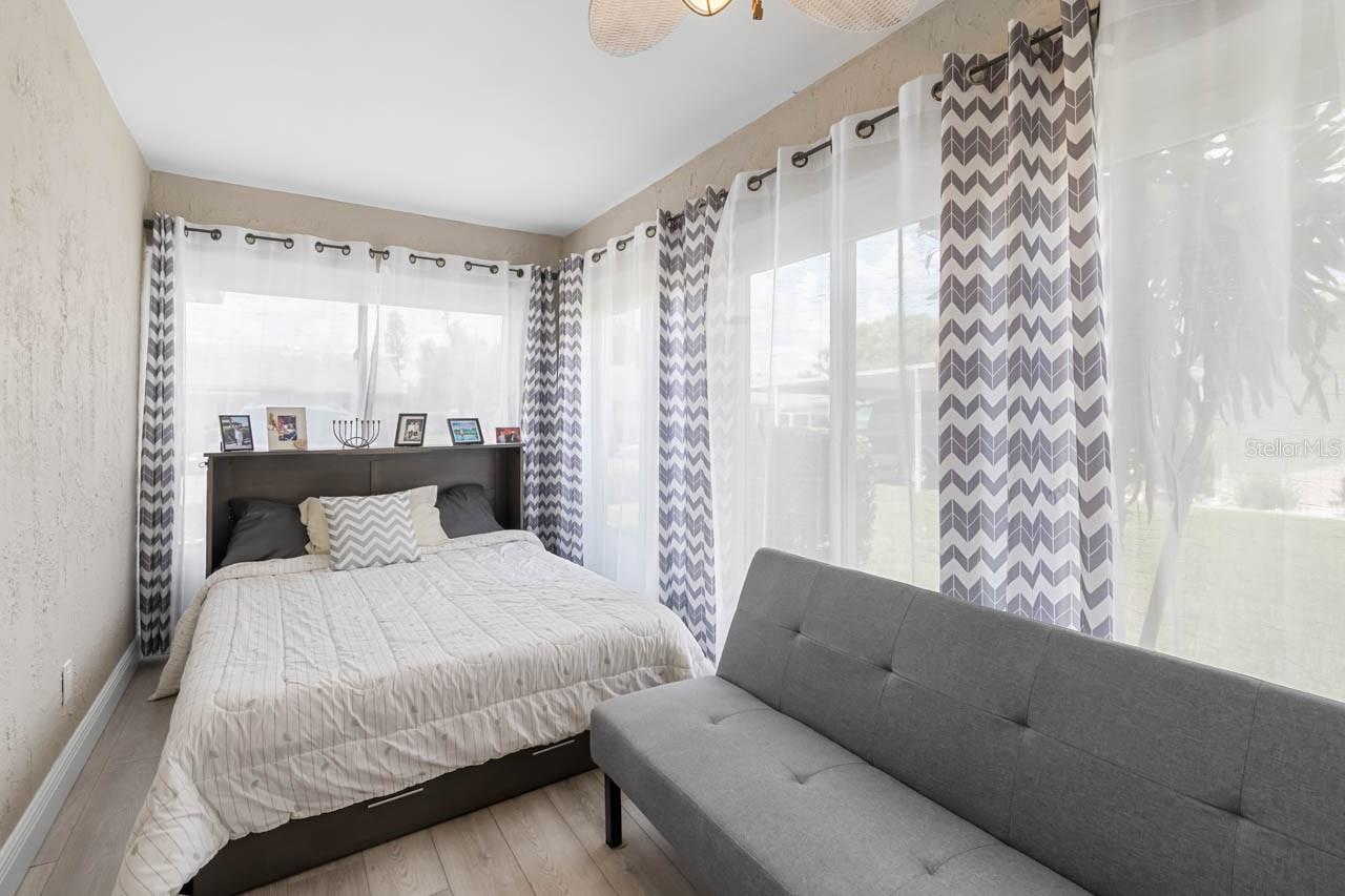 Image 15 of 26 For 226 Gloucester Boulevard 400