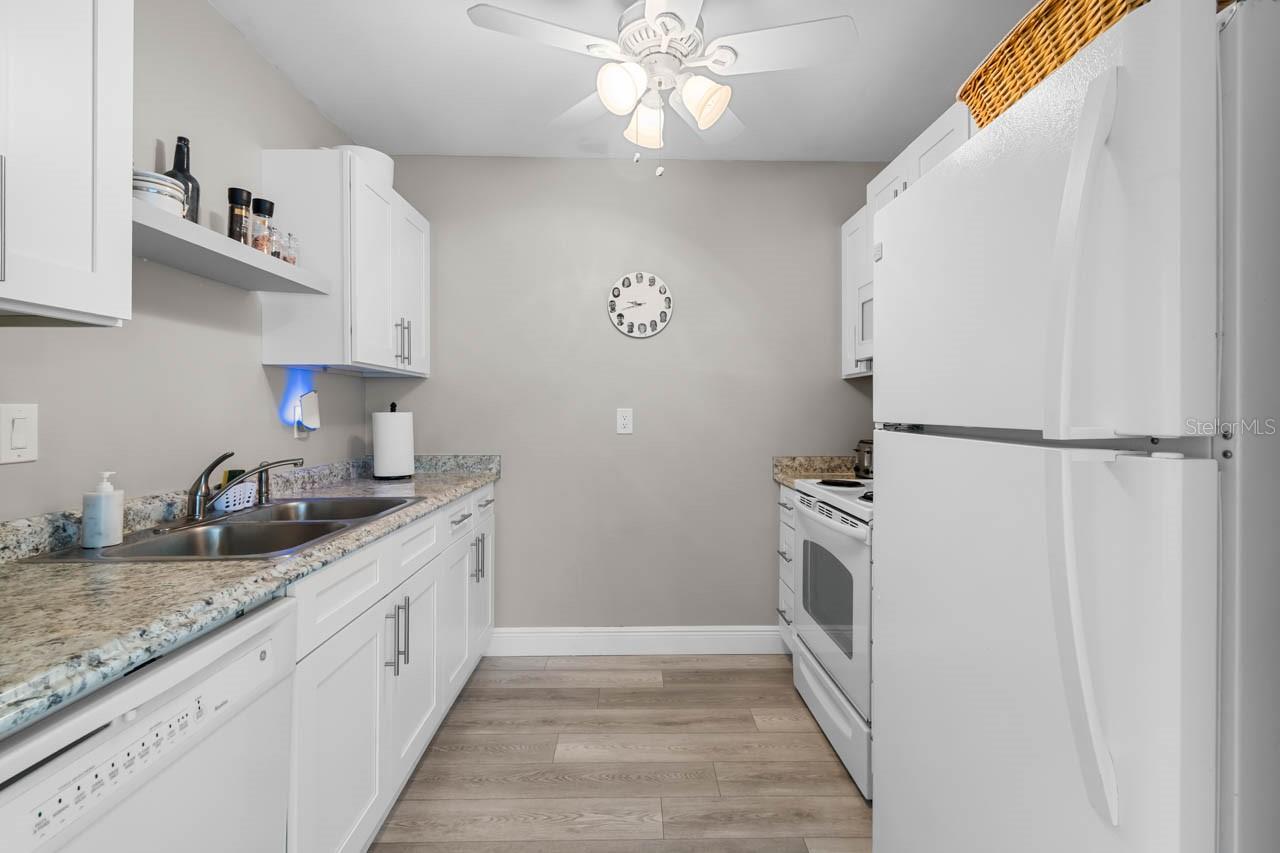 Image 18 of 26 For 226 Gloucester Boulevard 400