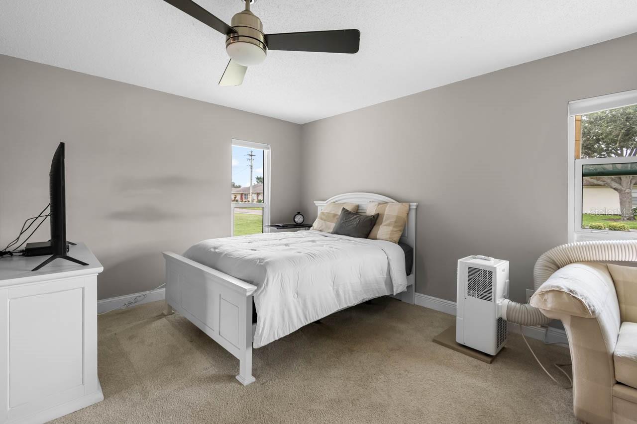 Image 21 of 26 For 226 Gloucester Boulevard 400