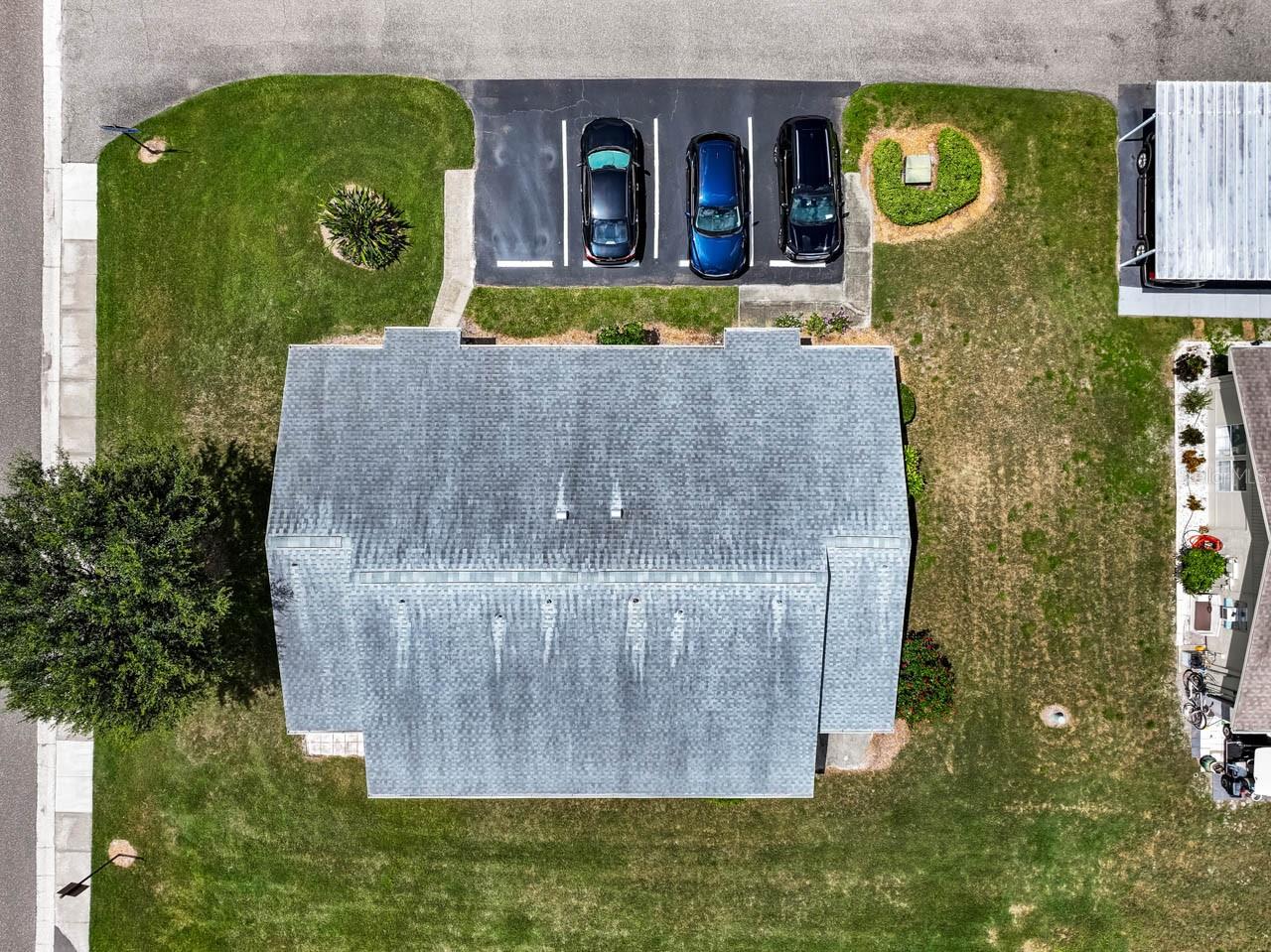 Image 4 of 26 For 226 Gloucester Boulevard 400