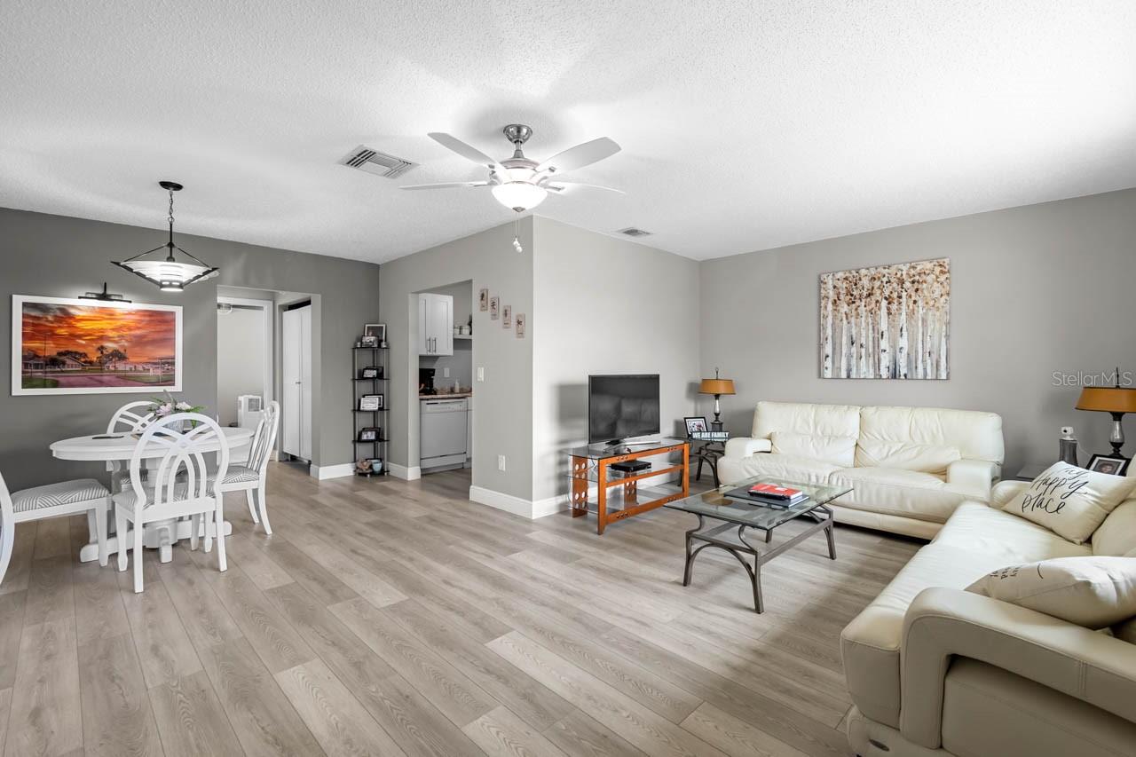 Image 5 of 26 For 226 Gloucester Boulevard 400