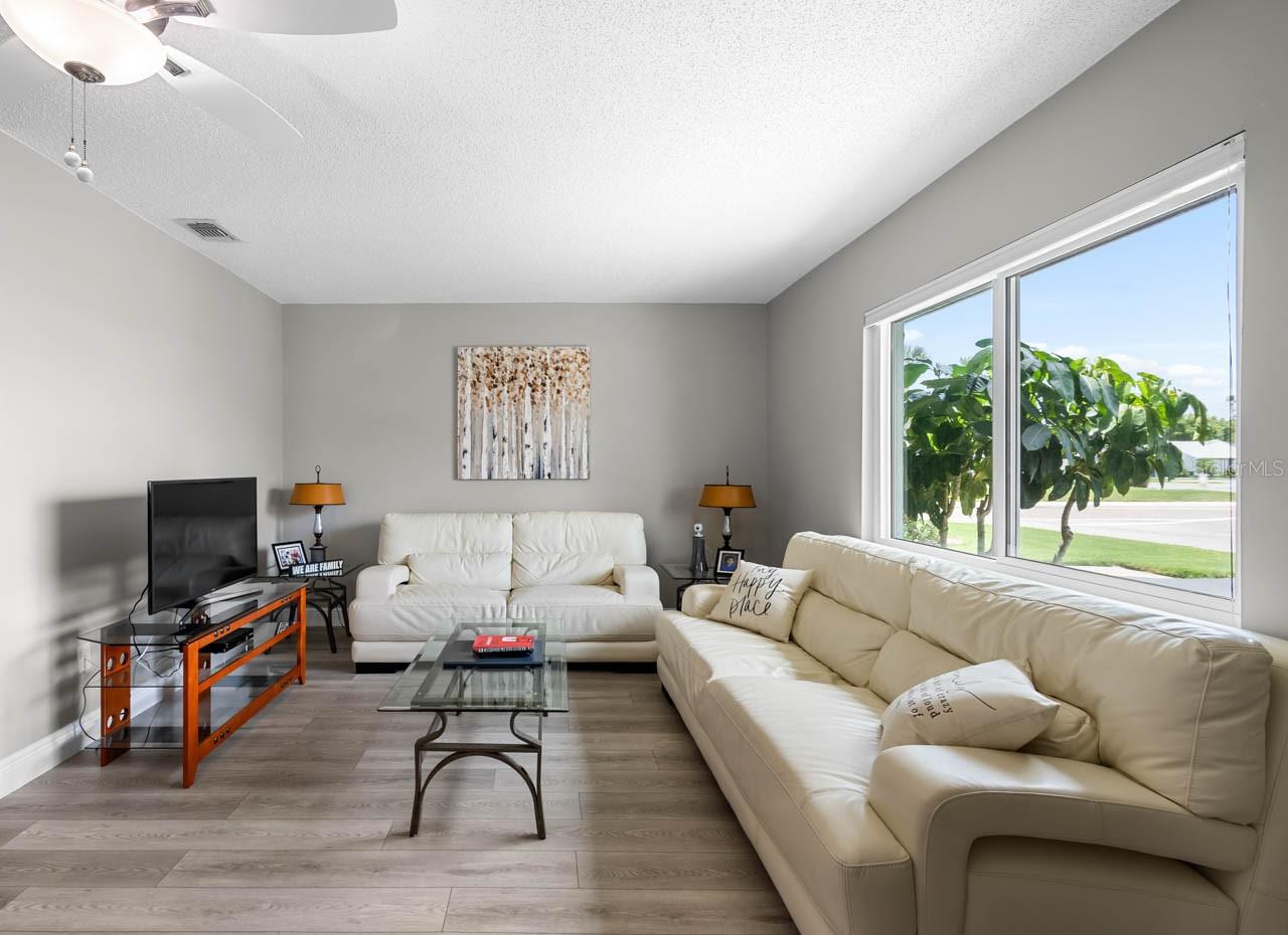 Image 6 of 26 For 226 Gloucester Boulevard 400