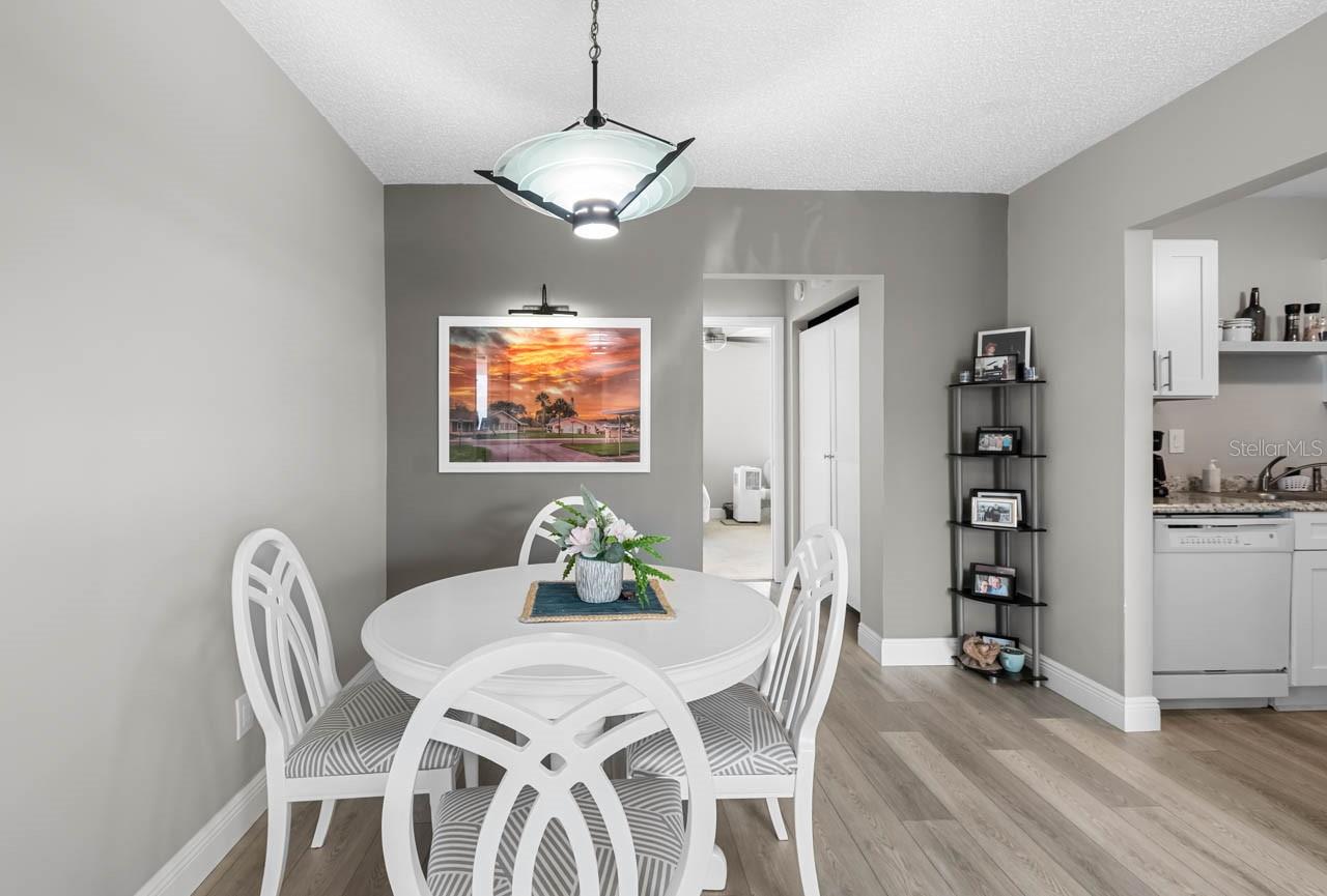 Image 7 of 26 For 226 Gloucester Boulevard 400