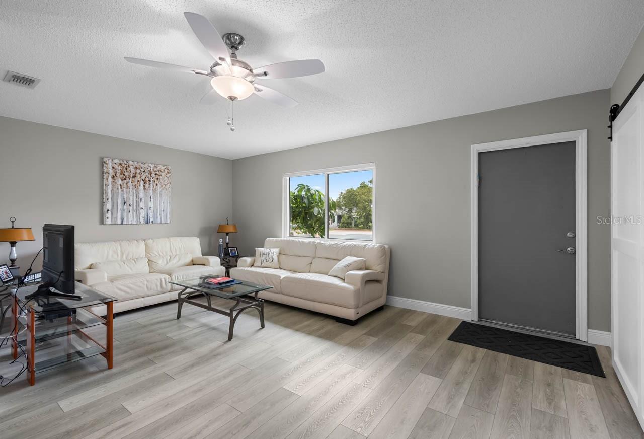 Image 8 of 26 For 226 Gloucester Boulevard 400