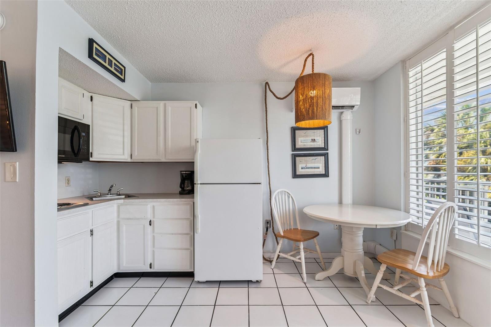 Image 15 of 50 For 800 Bayway Boulevard 17