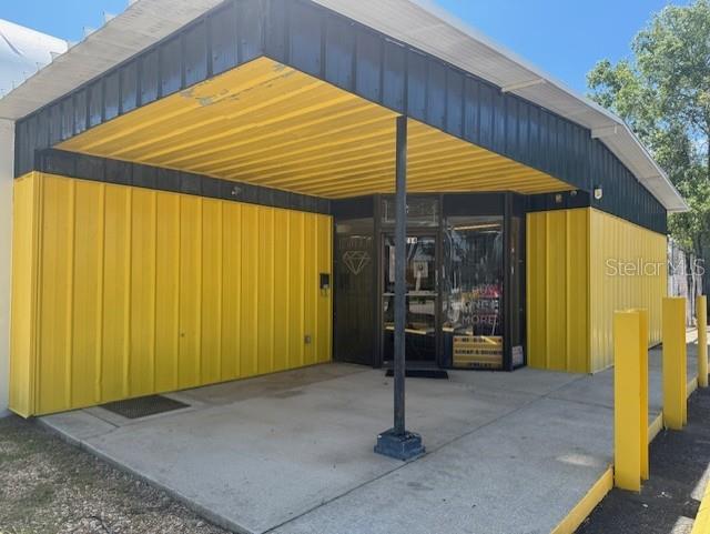 Image 2 of 4 For 214 Domaris Avenue