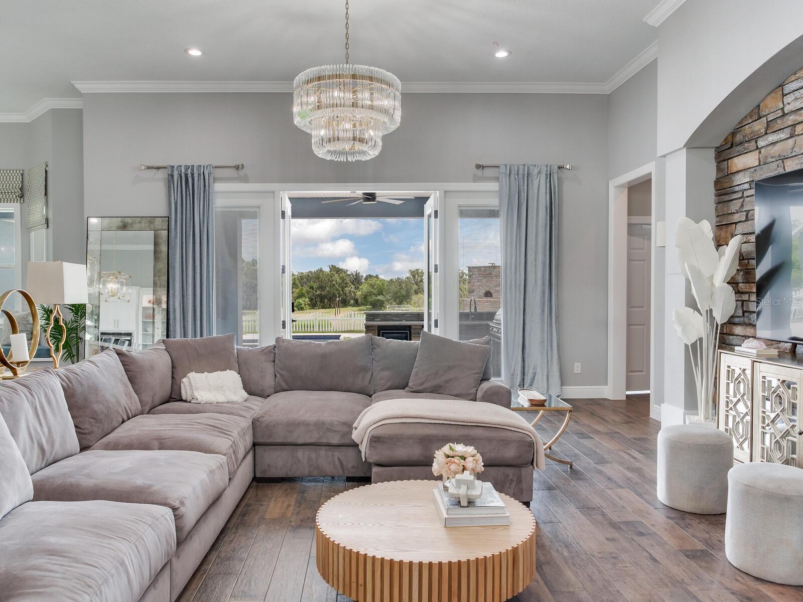 Listing photo id 12 for 8604 Alafia Hills Drive