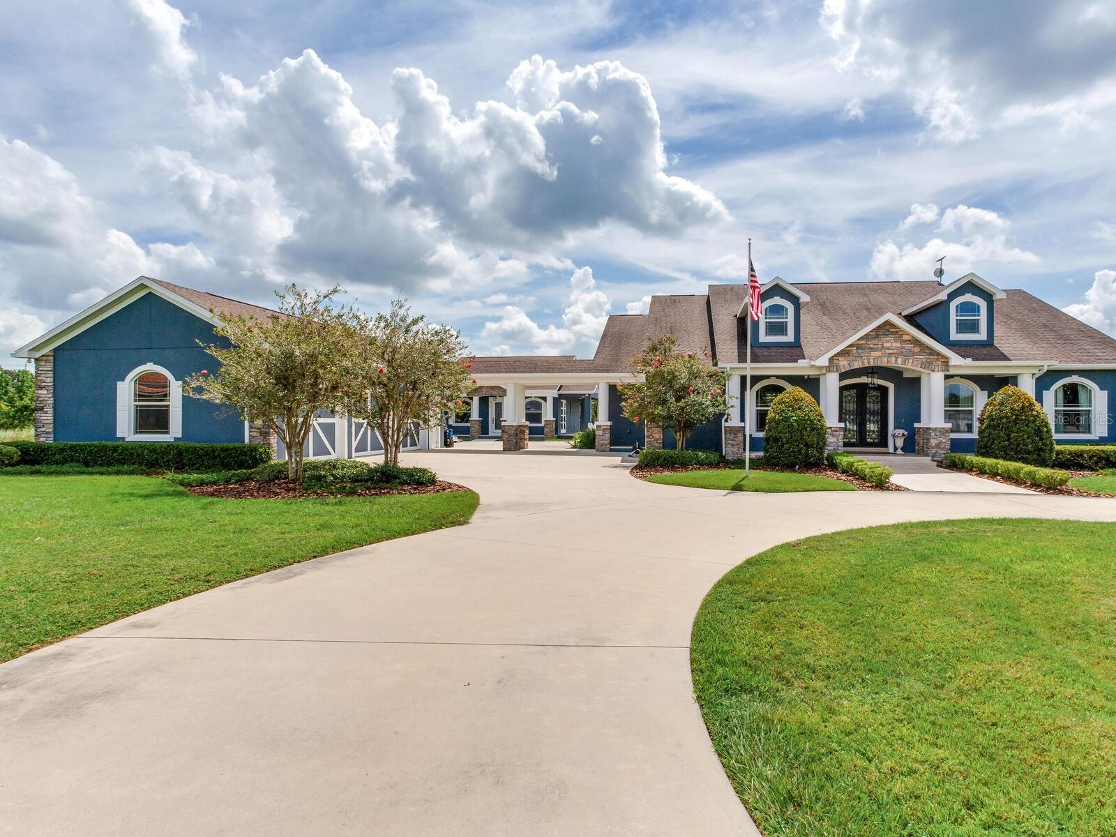 Listing photo id 2 for 8604 Alafia Hills Drive
